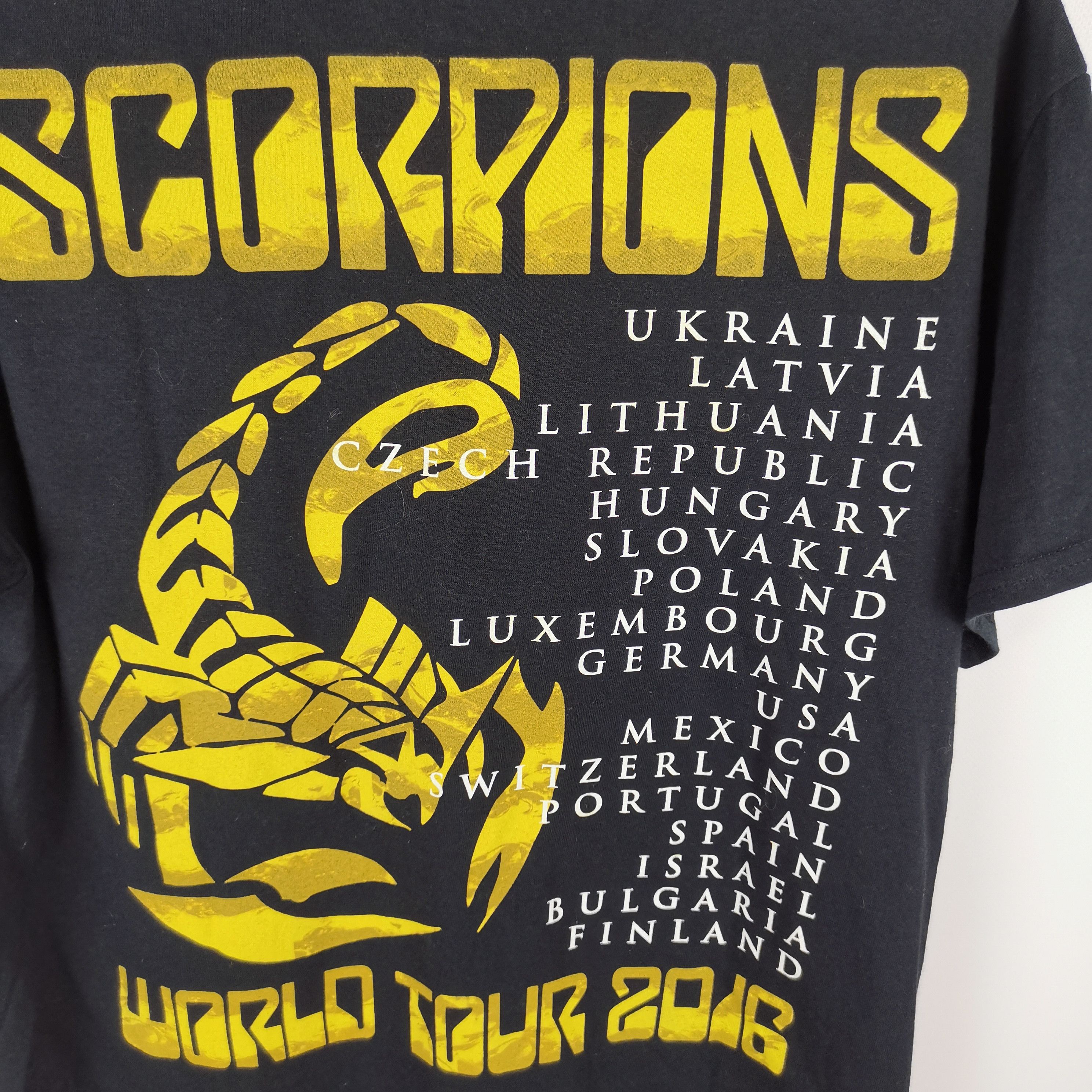 Band Tees Scorpions 2016 world Tour band tee shirt Size US M / EU 48-50 / 2 - 2 Thumbnail