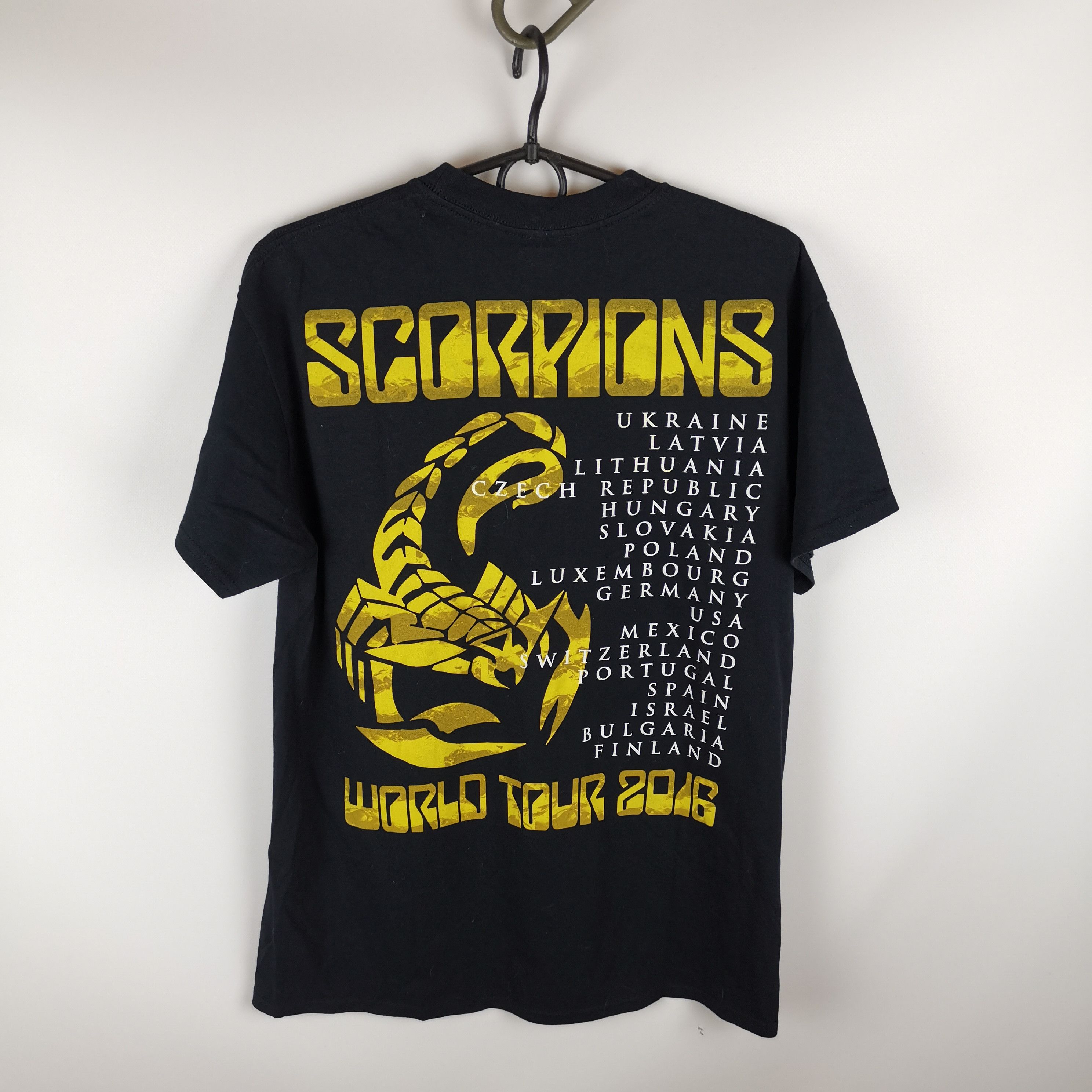 Band Tees Scorpions 2016 world Tour band tee shirt Size US M / EU 48-50 / 2 - 3 Thumbnail