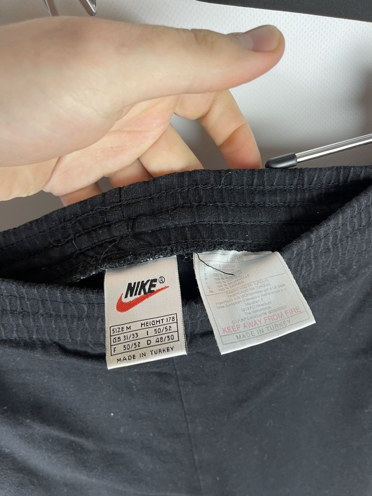 Nike Nike vintage 90s black cotton shorts swoosh logo Size US 34 / EU 50 - 5 Thumbnail