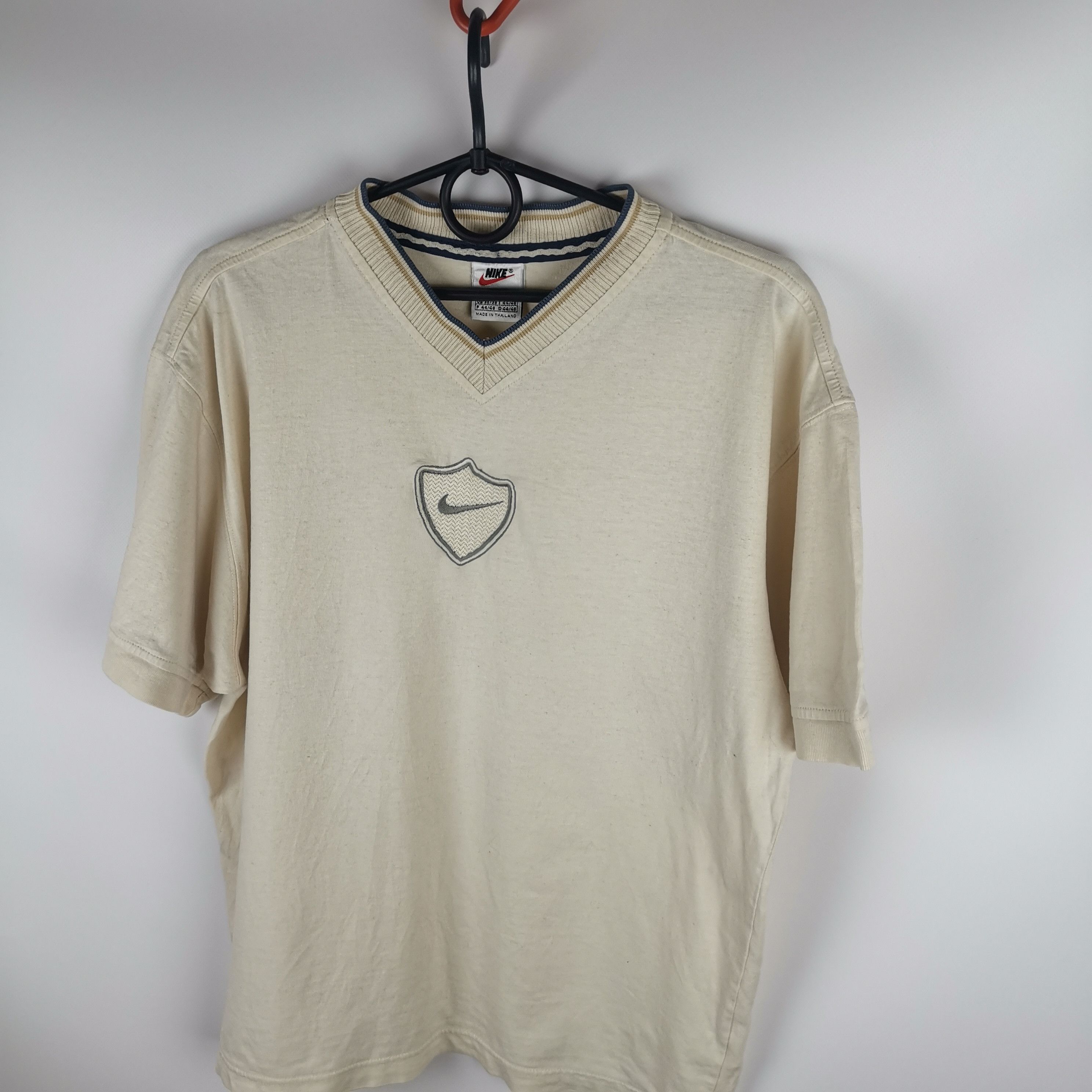 Nike Nike vintage 90s beige center logo swoosh tee shirt Size US S / EU 44-46 / 1 - 1 Thumbnail