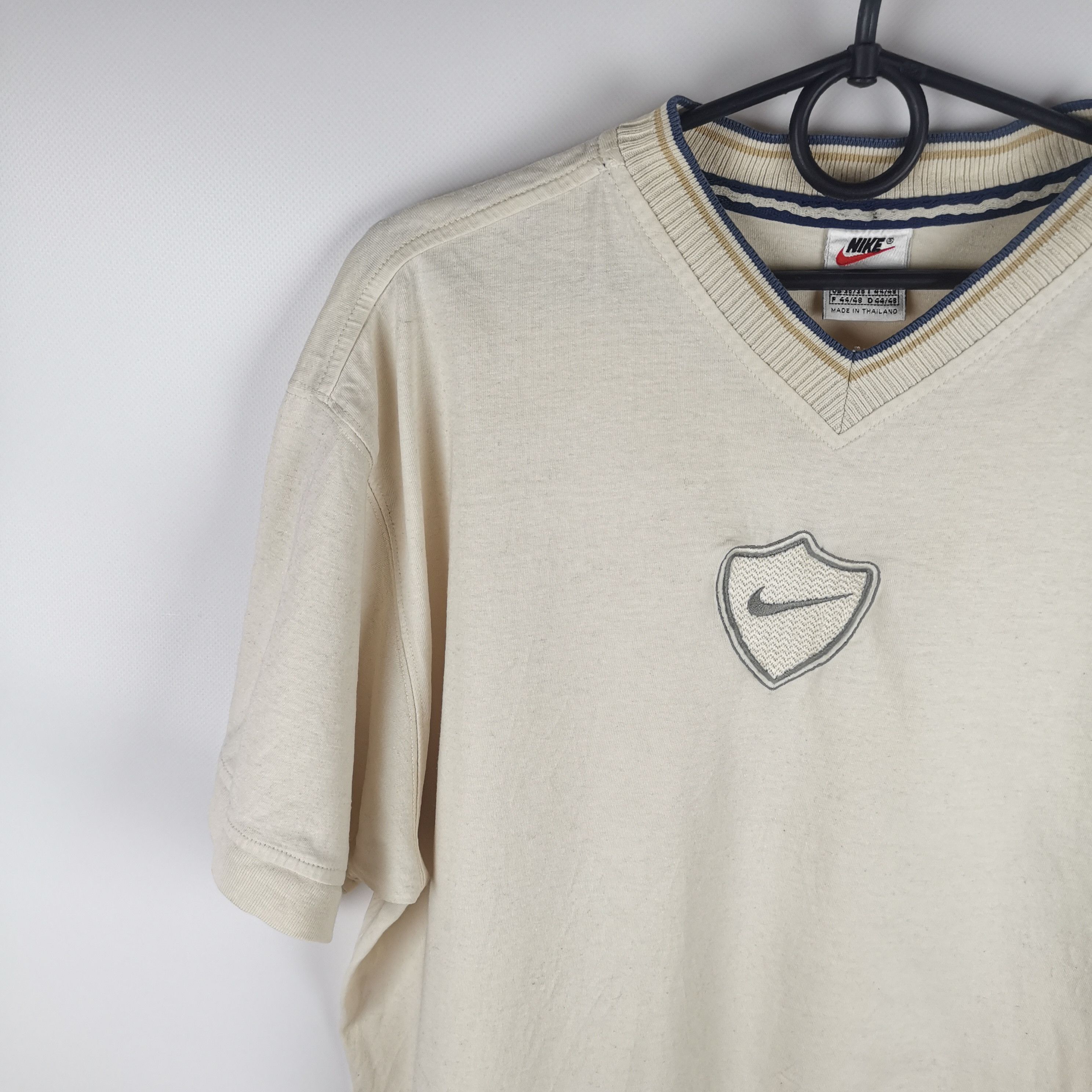 Nike Nike vintage 90s beige center logo swoosh tee shirt Size US S / EU 44-46 / 1 - 2 Thumbnail