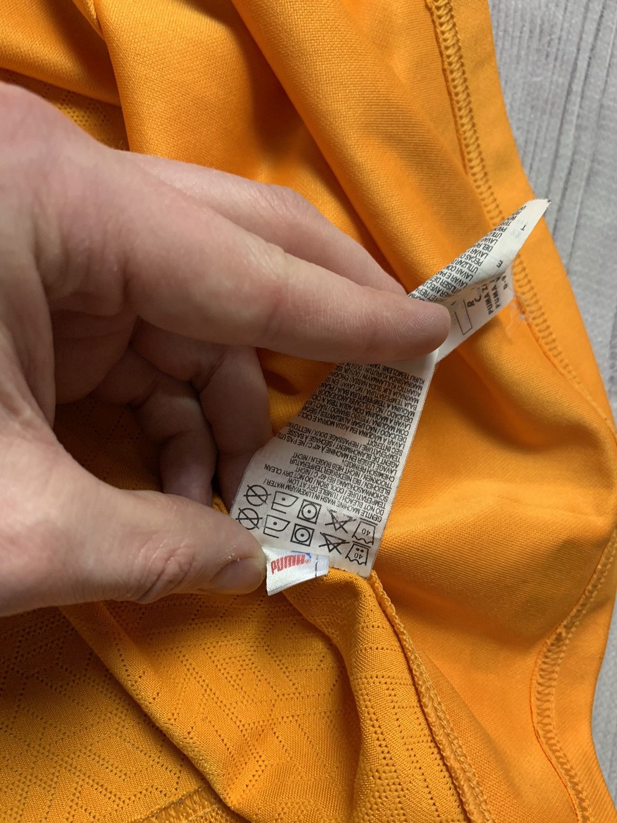 Puma Vintage soccer jersey Côte d’Ivoire puma size L Size US L / EU 52-54 / 3 - 5 Thumbnail