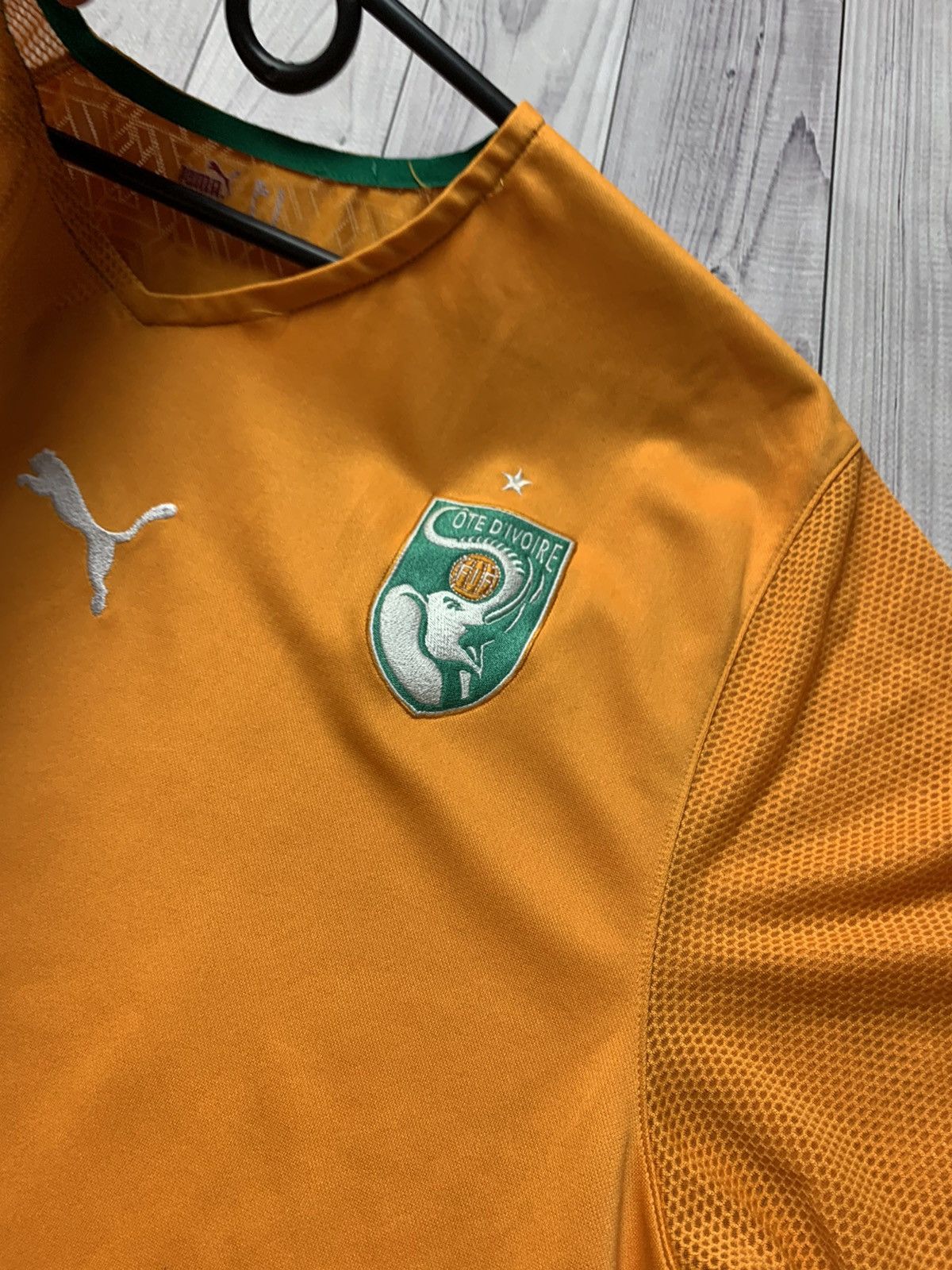 Puma Vintage soccer jersey Côte d’Ivoire puma size L Size US L / EU 52-54 / 3 - 4 Thumbnail