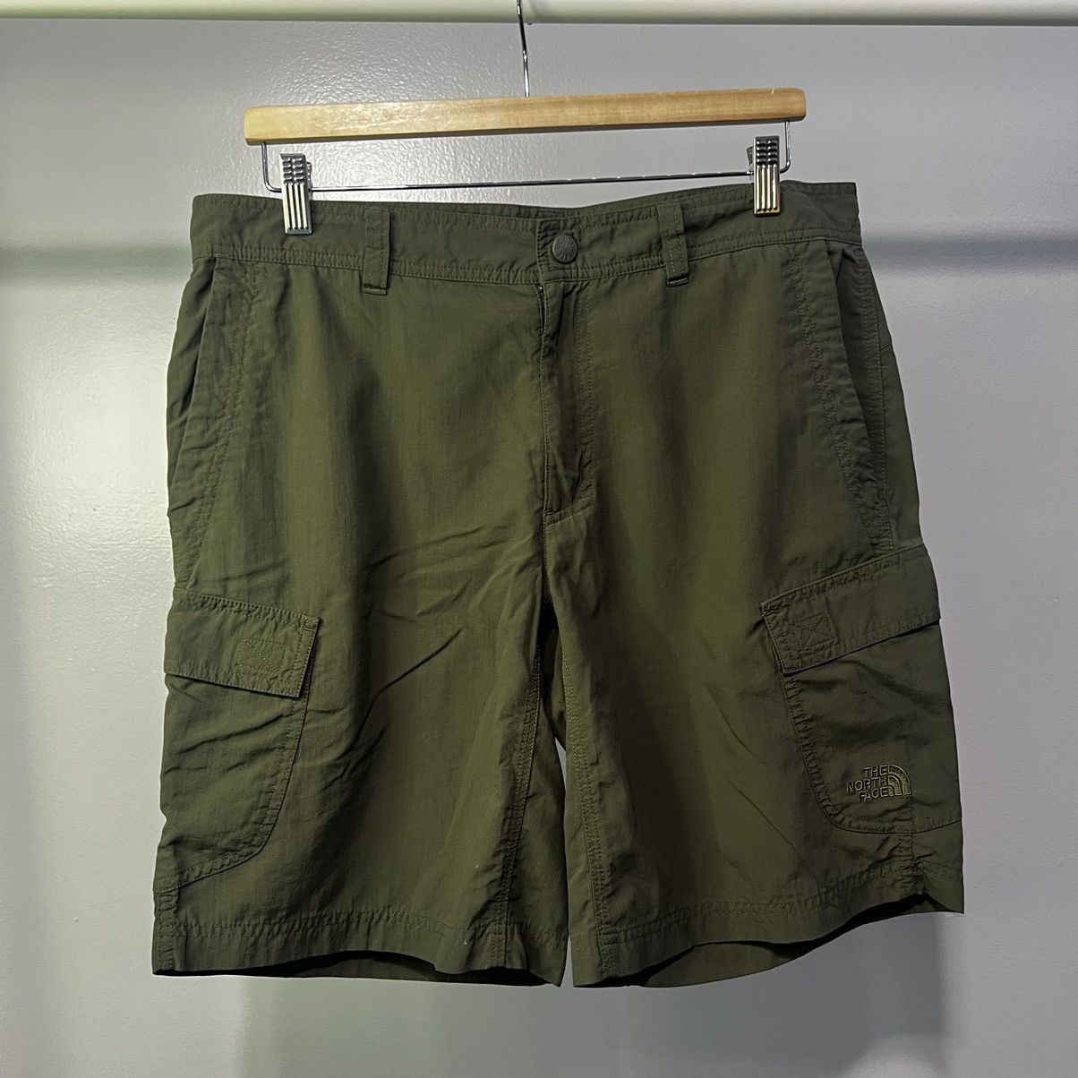 The North Face × Vintage Vintage North Face Nylon Cargo Shorts Size US 34 / EU 50 - 1 Thumbnail
