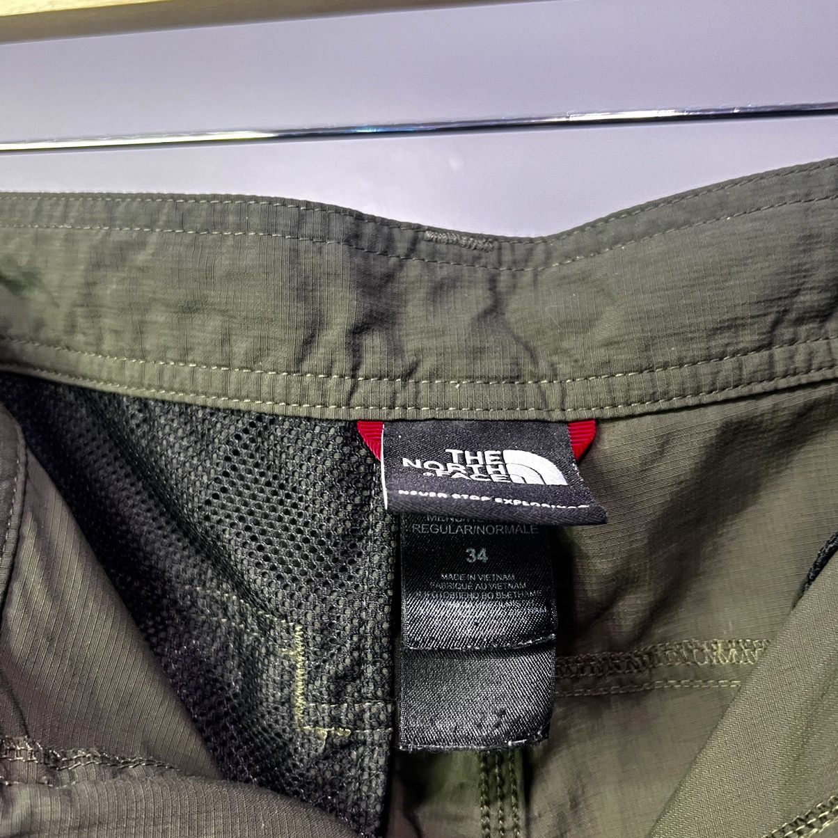 The North Face × Vintage Vintage North Face Nylon Cargo Shorts Size US 34 / EU 50 - 3 Thumbnail
