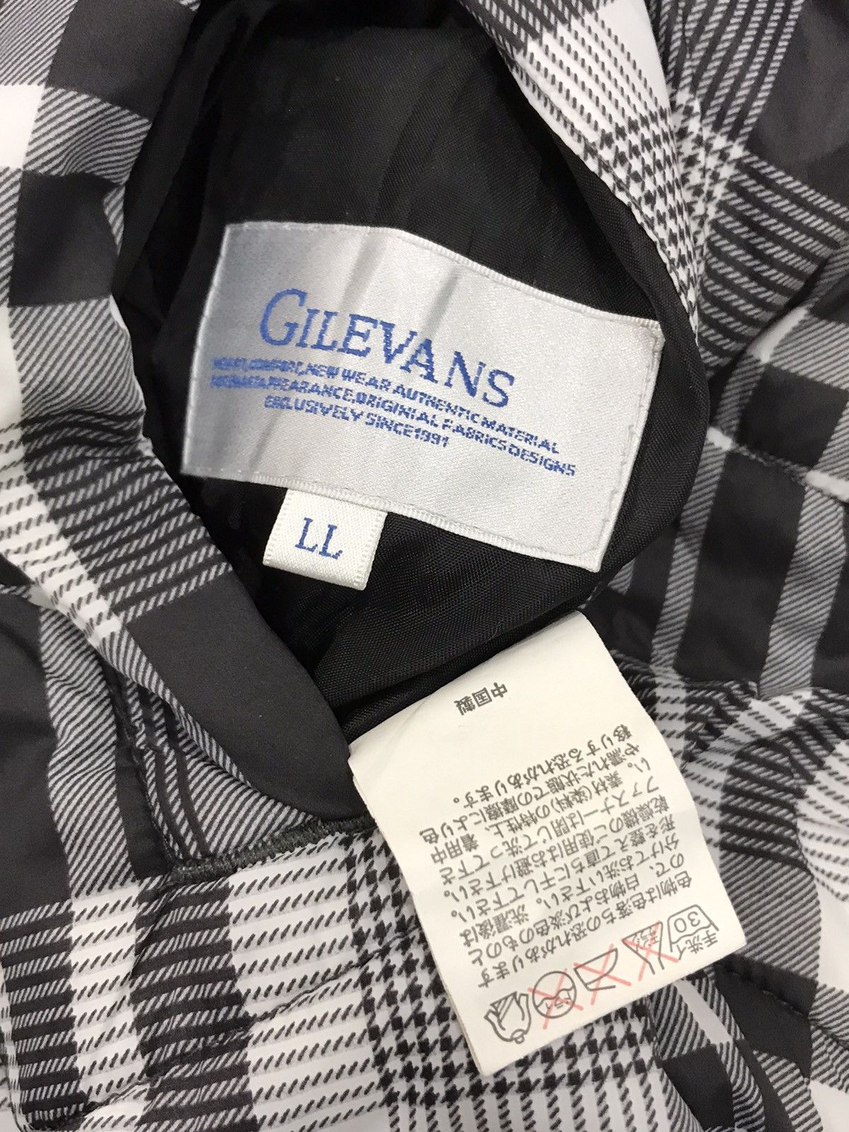 C33. GILEVANS RIVERSIBLE JACKET