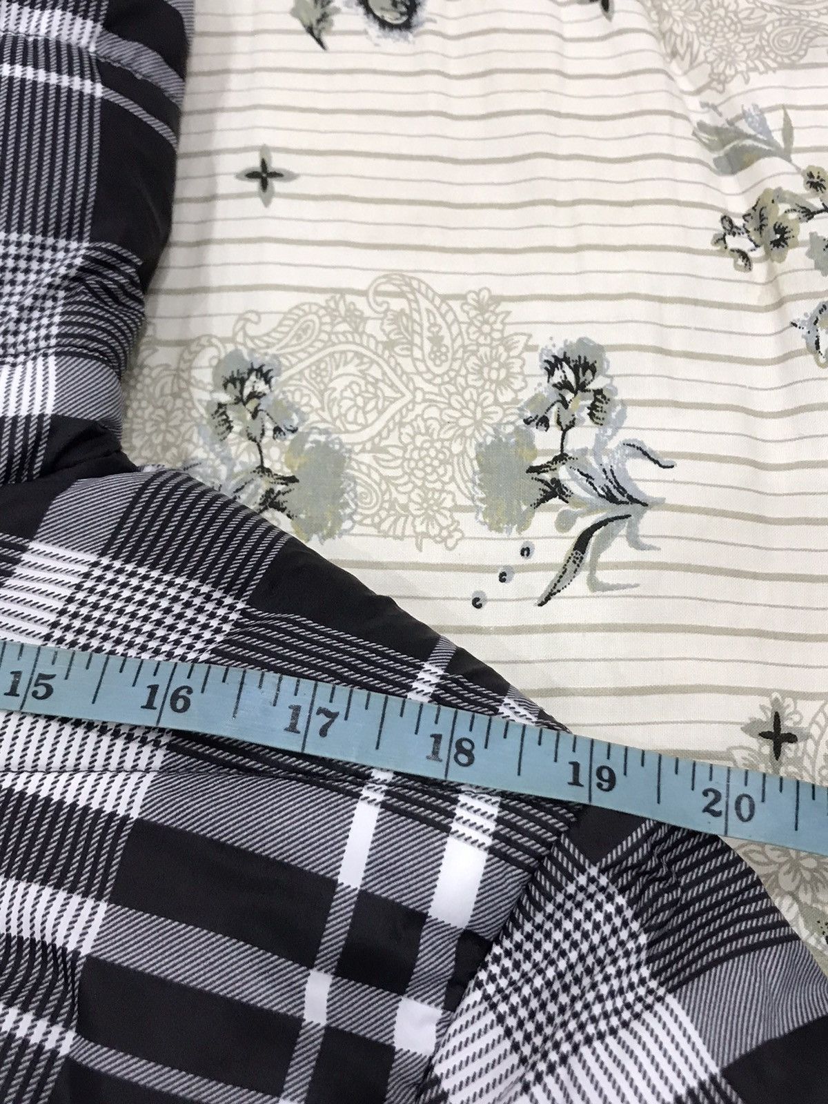 C33. GILEVANS RIVERSIBLE JACKET