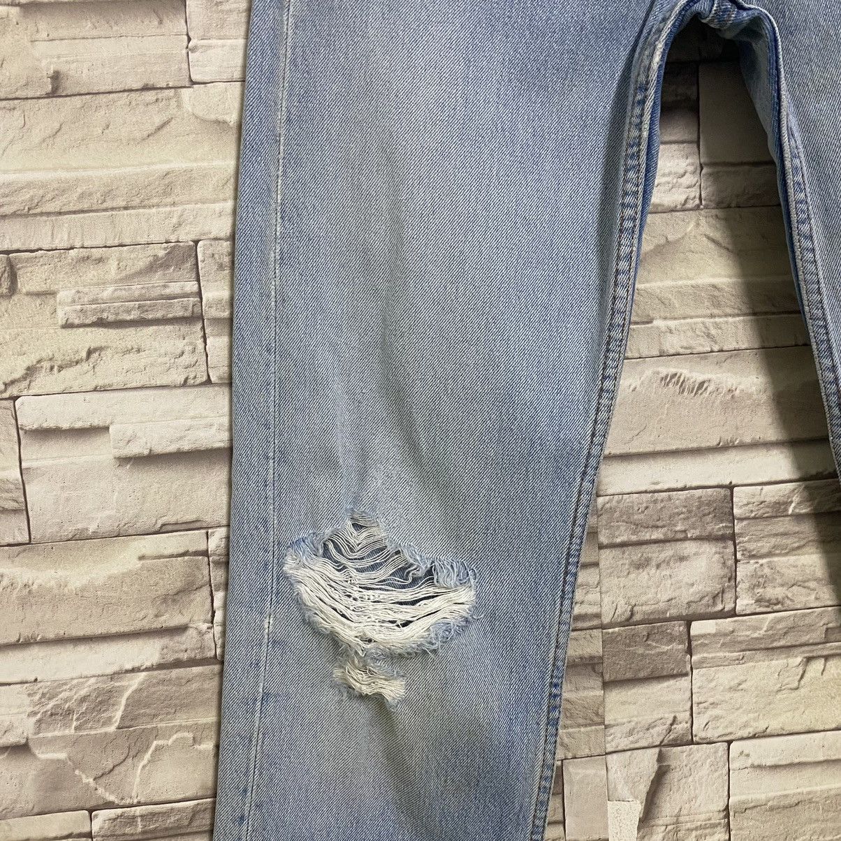 Levi's Vintage 90s Levis 501 Lightwash Distressed Jeans 29x31 Size US 29 - 7 Thumbnail