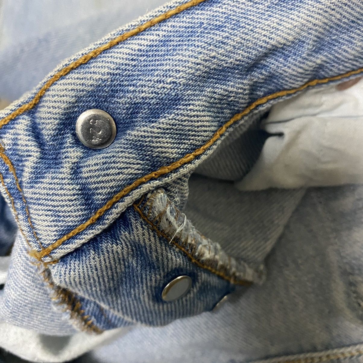 Levi's Vintage 90s Levis 501 Lightwash Distressed Jeans 29x31 Size US 29 - 15 Thumbnail