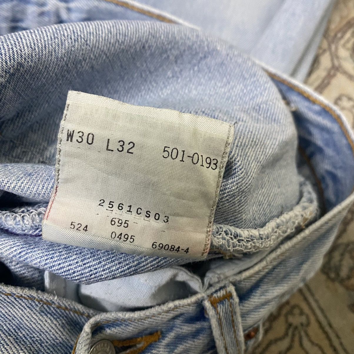 Levi's Vintage 90s Levis 501 Lightwash Distressed Jeans 29x31 Size US 29 - 17 Thumbnail
