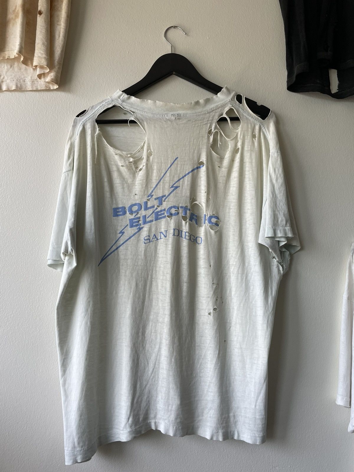Vintage VINTAGE THRASHED ELECTRICIAN T-SHIRT Size US XL / EU 56 / 4 - 9 Thumbnail