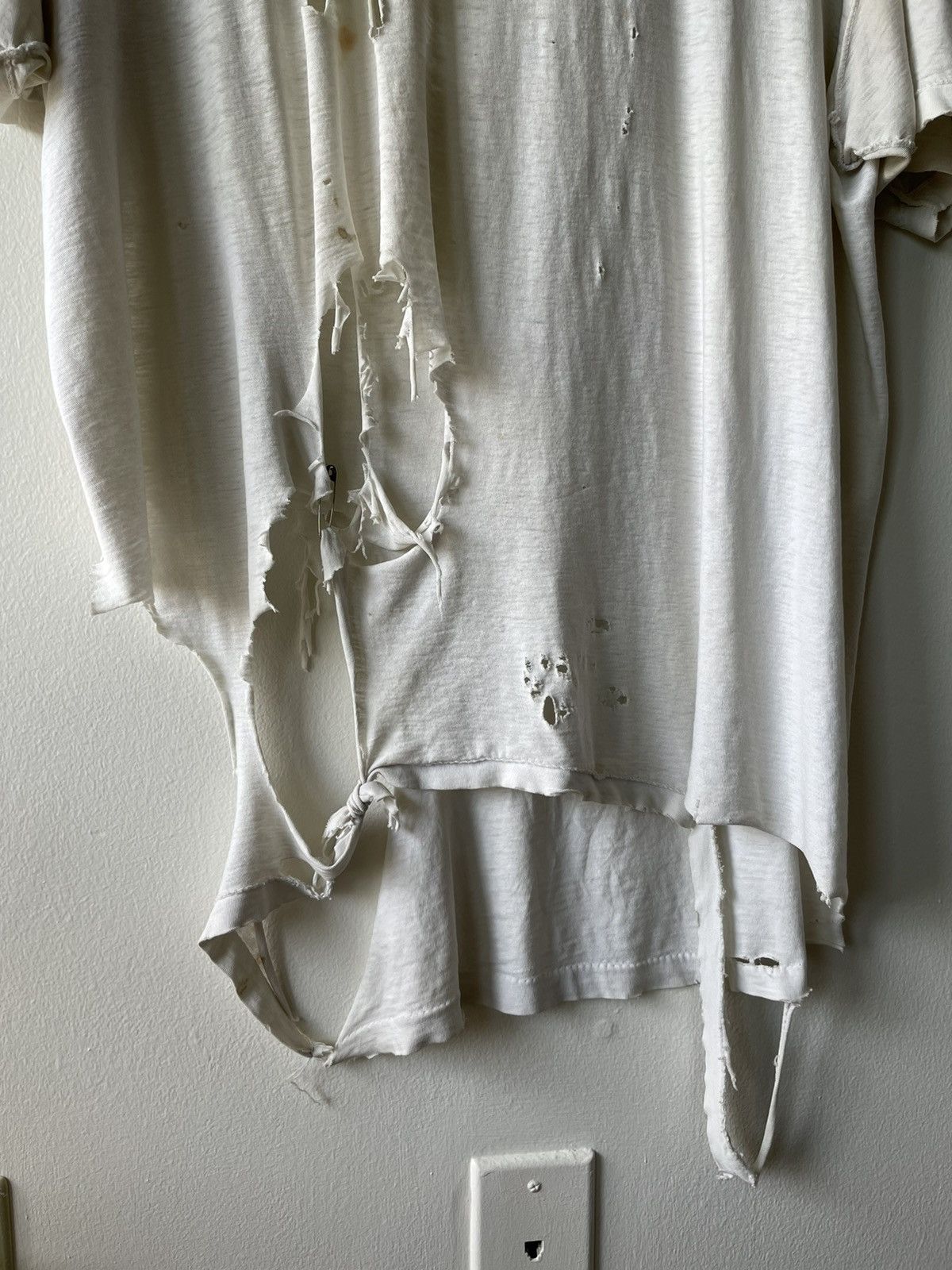 Vintage VINTAGE OBLITERATED T-SHIRT Size US L / EU 52-54 / 3 - 4 Thumbnail