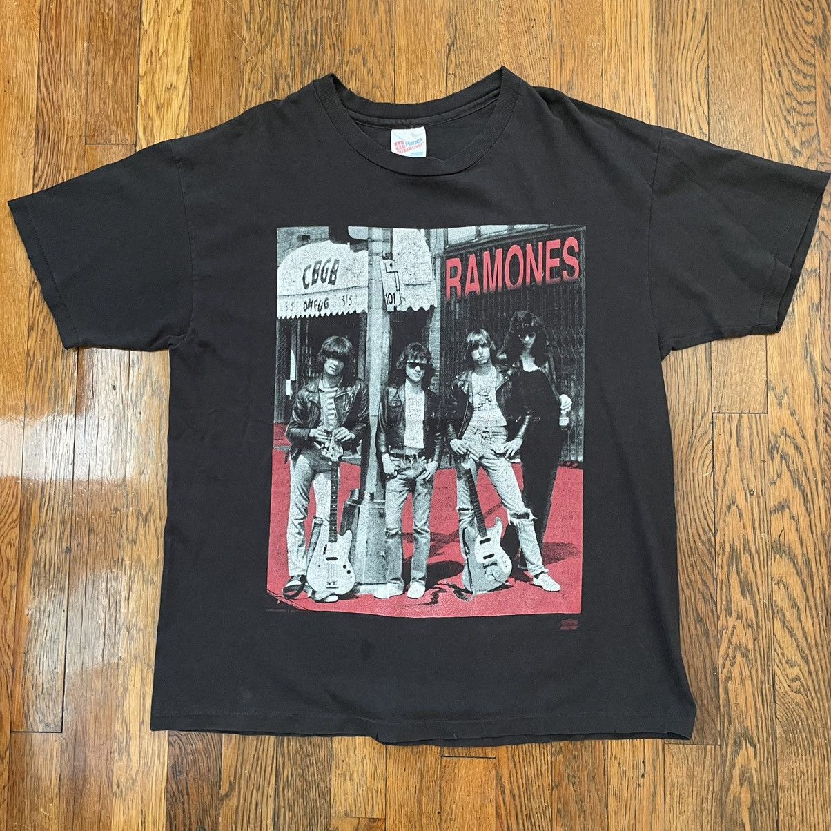 Vintage 1990s Ramones CBGB shirt