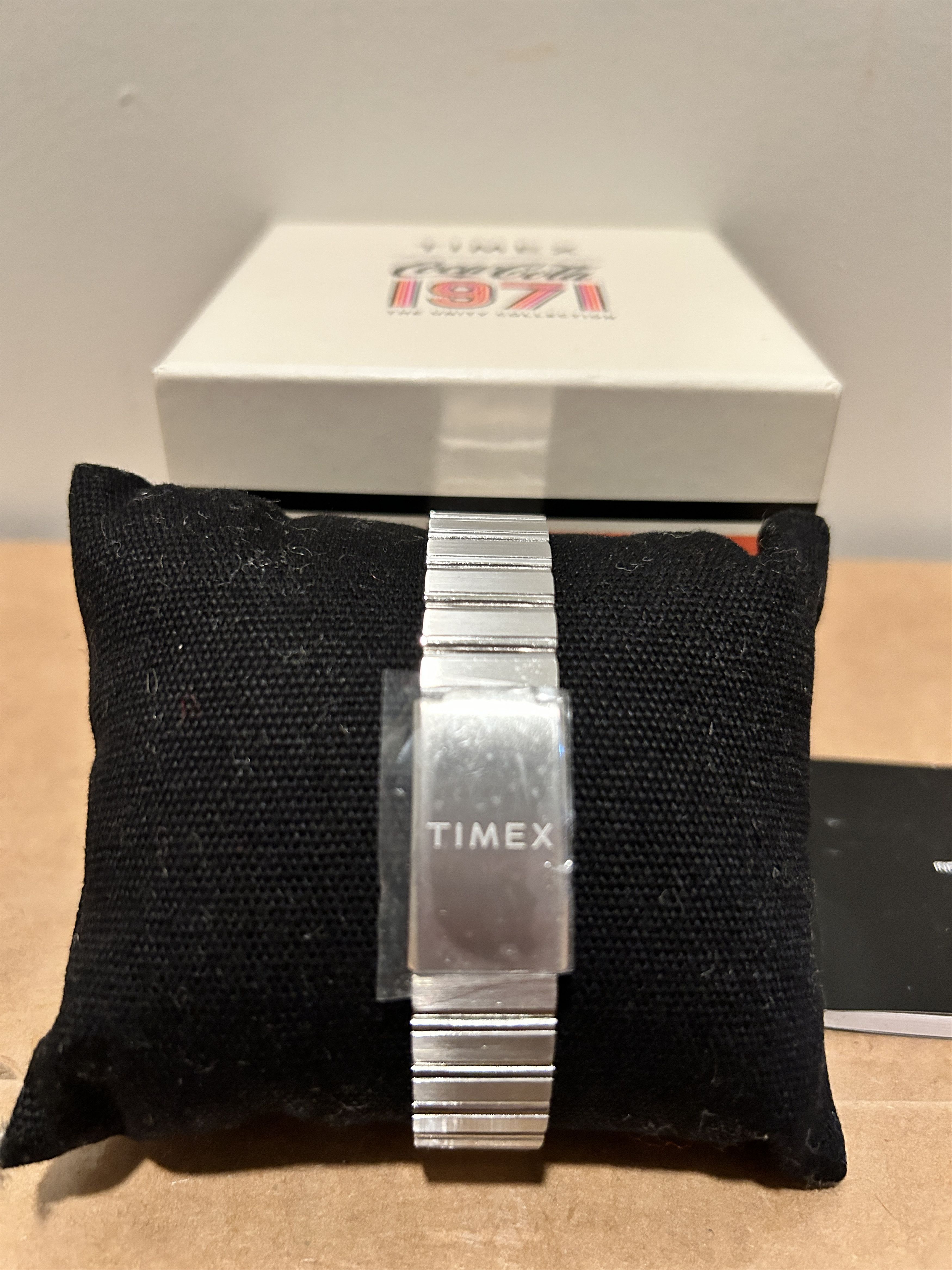 Coca Cola Timex Q x Coca-Cola Unity 38mm unisex Stainless Steel Watch Size ONE SIZE - 4 Thumbnail