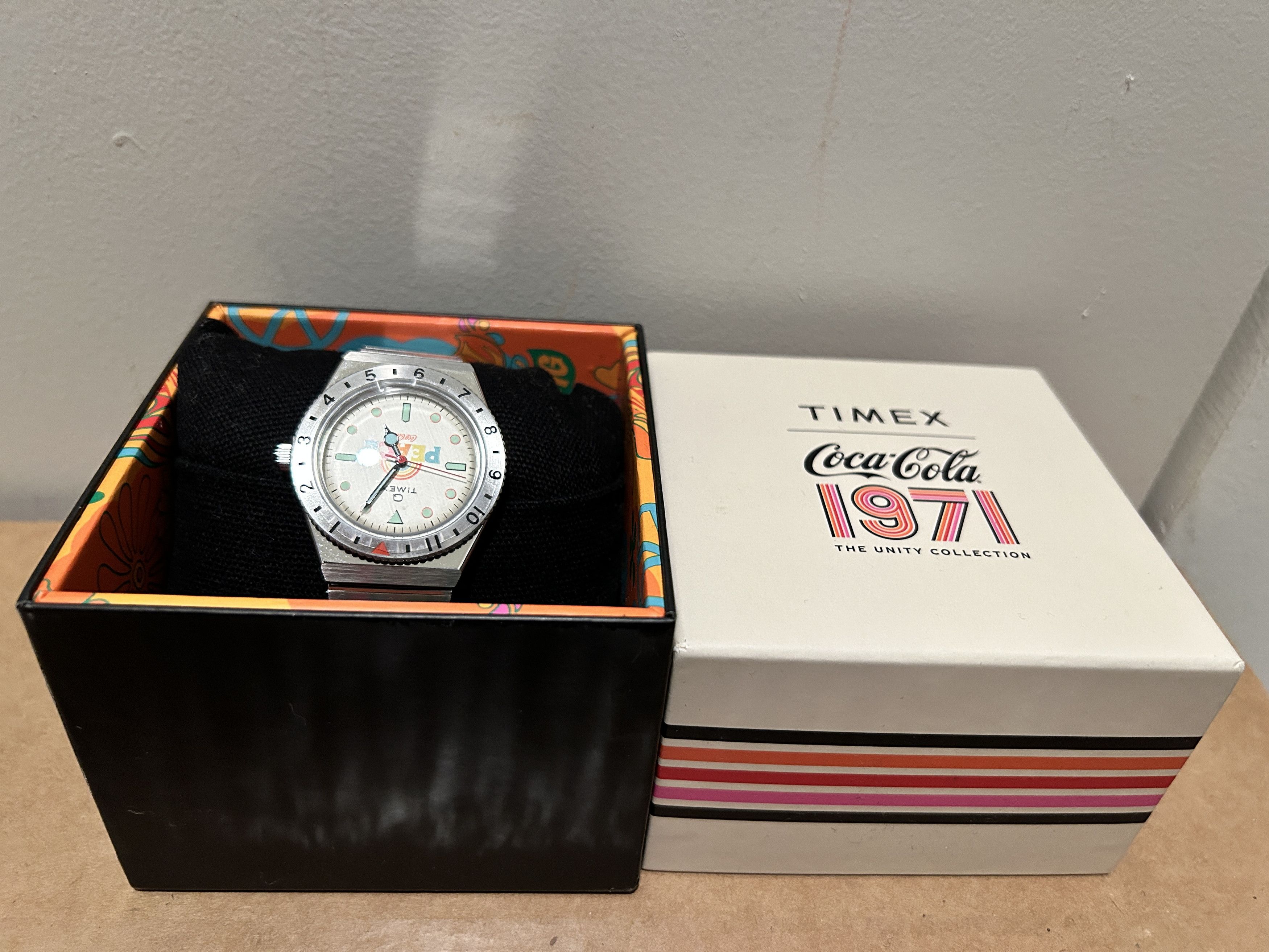 Coca Cola Timex Q x Coca-Cola Unity 38mm unisex Stainless Steel Watch Size ONE SIZE - 3 Thumbnail