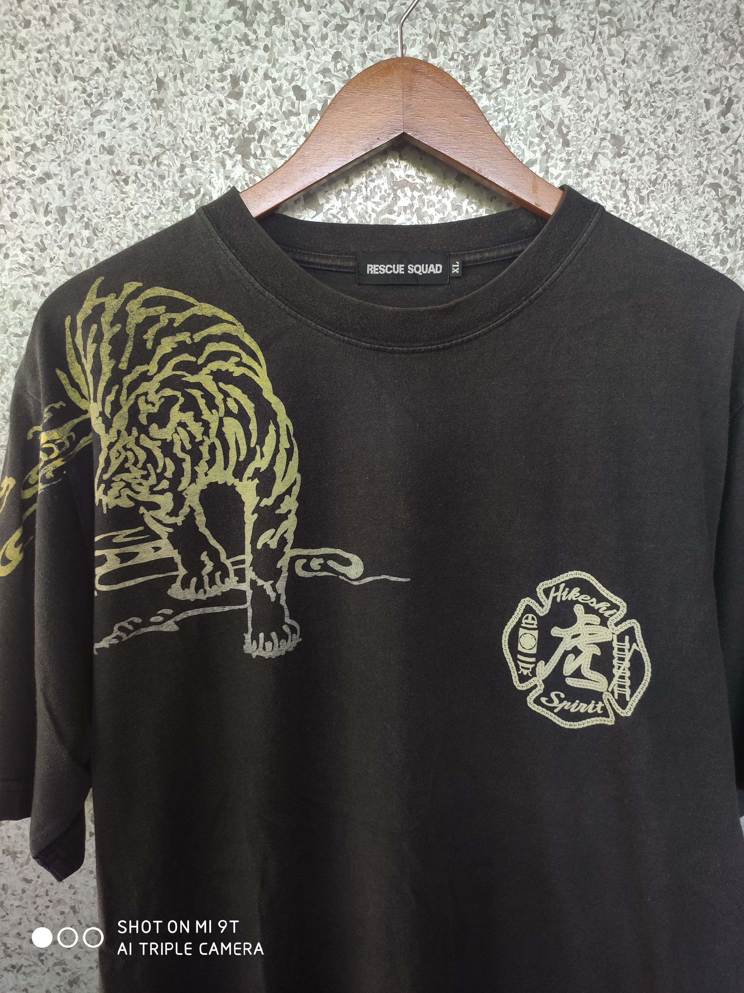 Japanese Brand Rescue Squad Tiger t shirt Size US XL / EU 56 / 4 - 1 Thumbnail