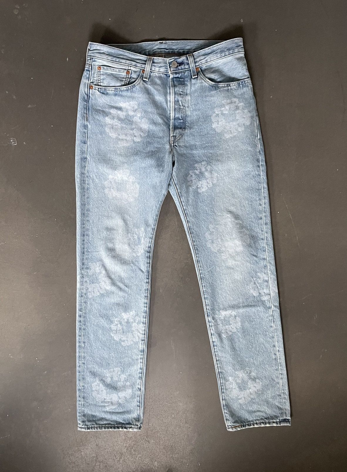 DENIM TEARS Vintage Indigo Mono Wreath Levi's 501 Jeans DENIM TEARS Vintage Indigo Mono Wreath Levi's 501 Jeans