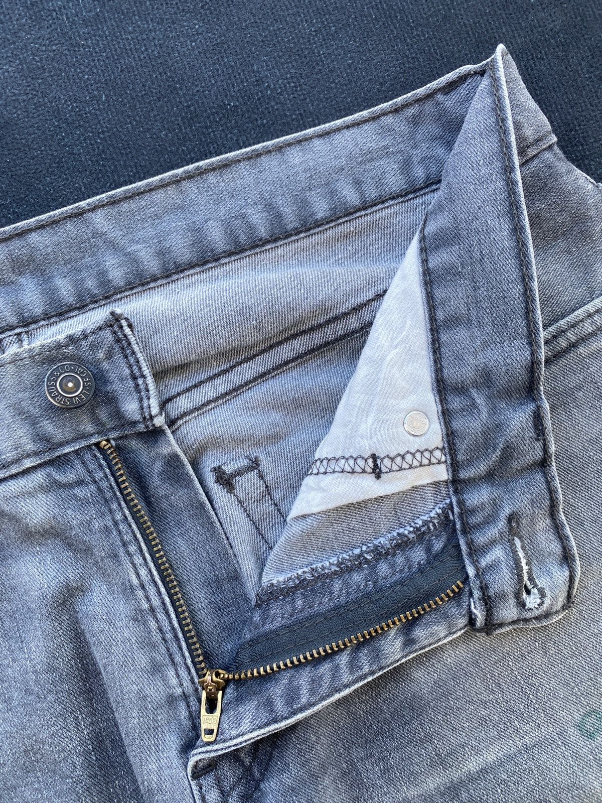 Jean × Levi's × Vintage VINTAGE LEVIS 514 FADED GREY JEANS-J415 Size US 33 - 5 Thumbnail