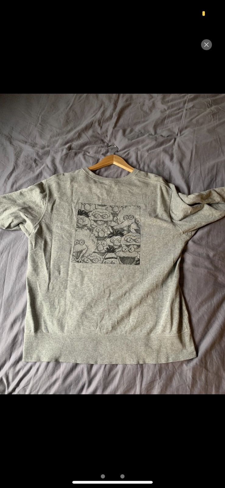 Kaws × Uniqlo Kaws X Uniqlo Crewneck Size US M / EU 48-50 / 2 - 2 Thumbnail