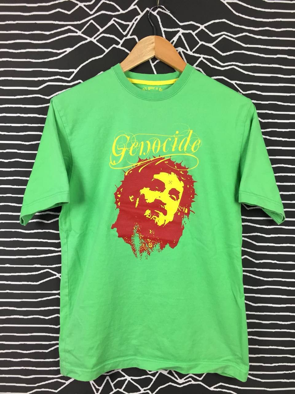 Japanese Brand Vtg Square Japanese Brand Genocide Charles Manson Photo Tee Size US M / EU 48-50 / 2 - 1 Thumbnail