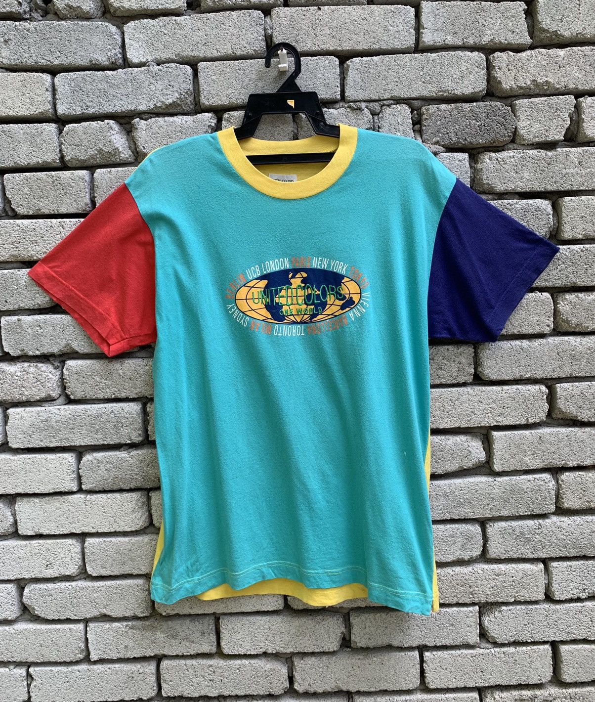 Designer × United Colors Of Benetton United Colors Of Benetton One World T Shirt Size US M / EU 48-50 / 2 - 3 Thumbnail