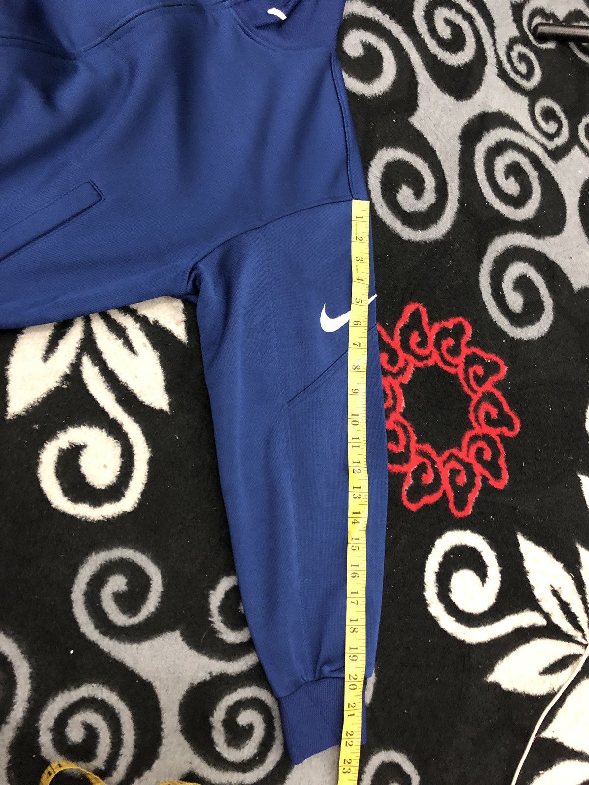 Nike Vintage Nike Swoosh Sweater Size US L / EU 52-54 / 3 - 12 Preview