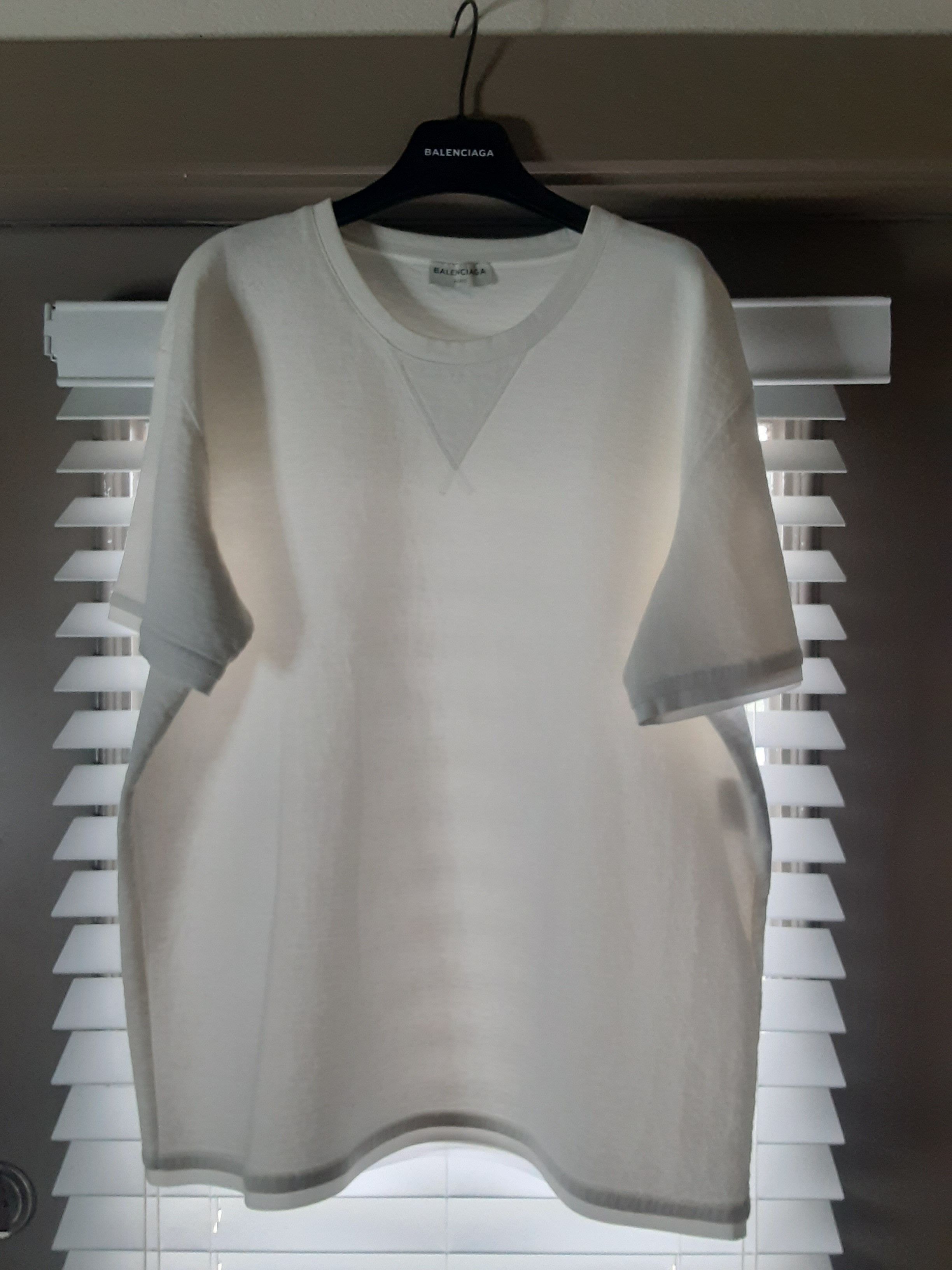 Balenciaga Balenciaga white neoprene shirt Size US L / EU 52-54 / 3 - 9 Thumbnail