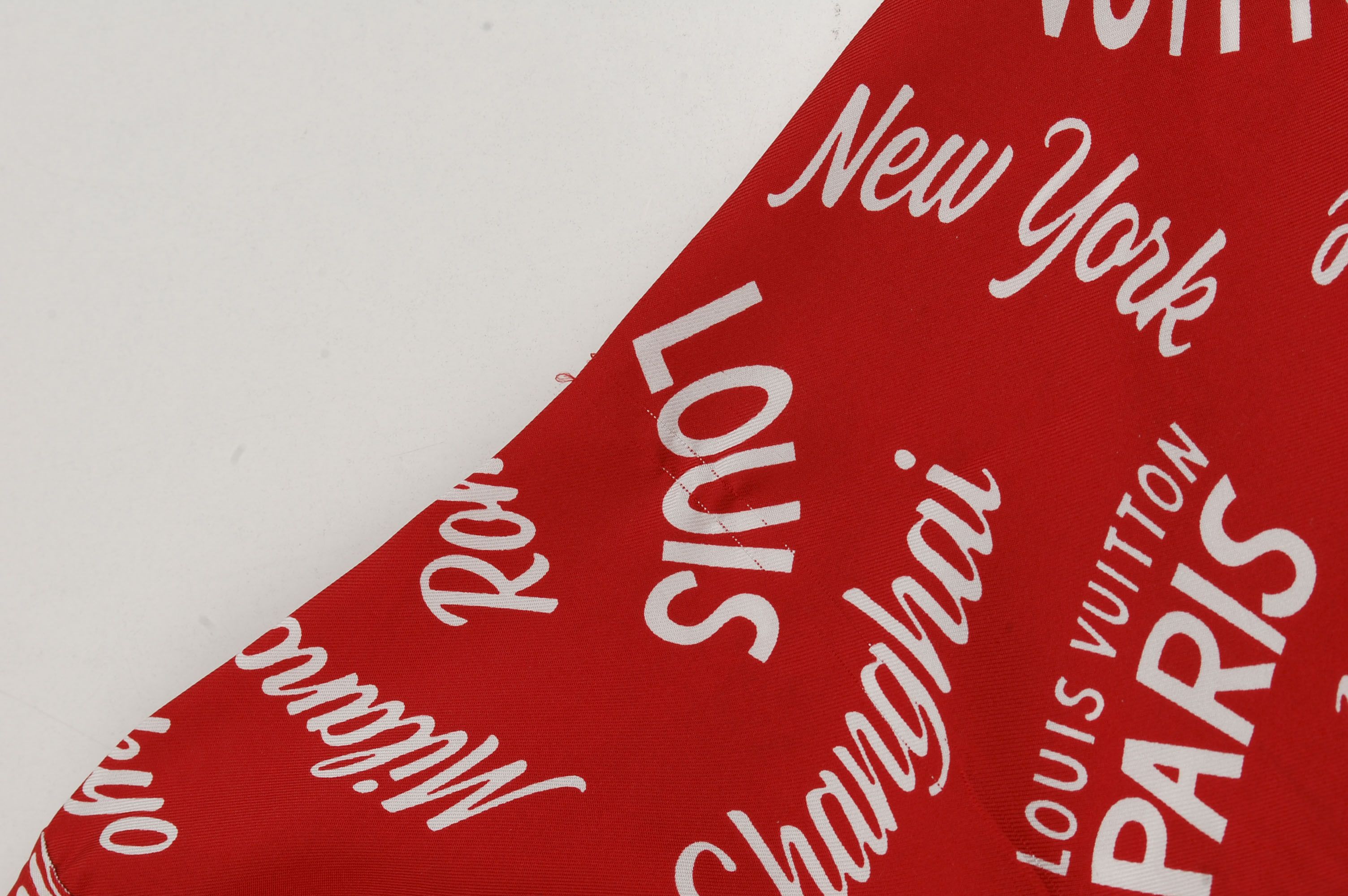 Louis Vuitton Louis Vuitton Red City Short Sleeve Button Up Size US M / EU 48-50 / 2 - 10 Thumbnail