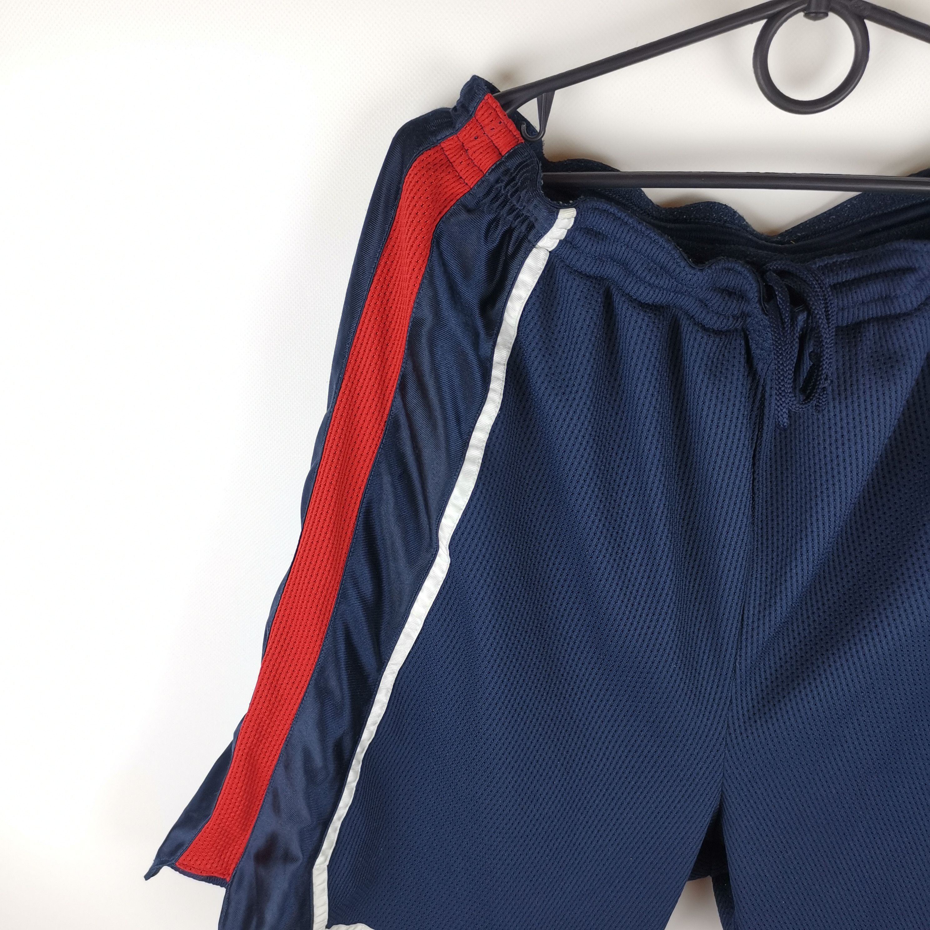 Nike Nike vintage y2k basketball short Size US 34 / EU 50 - 3 Thumbnail