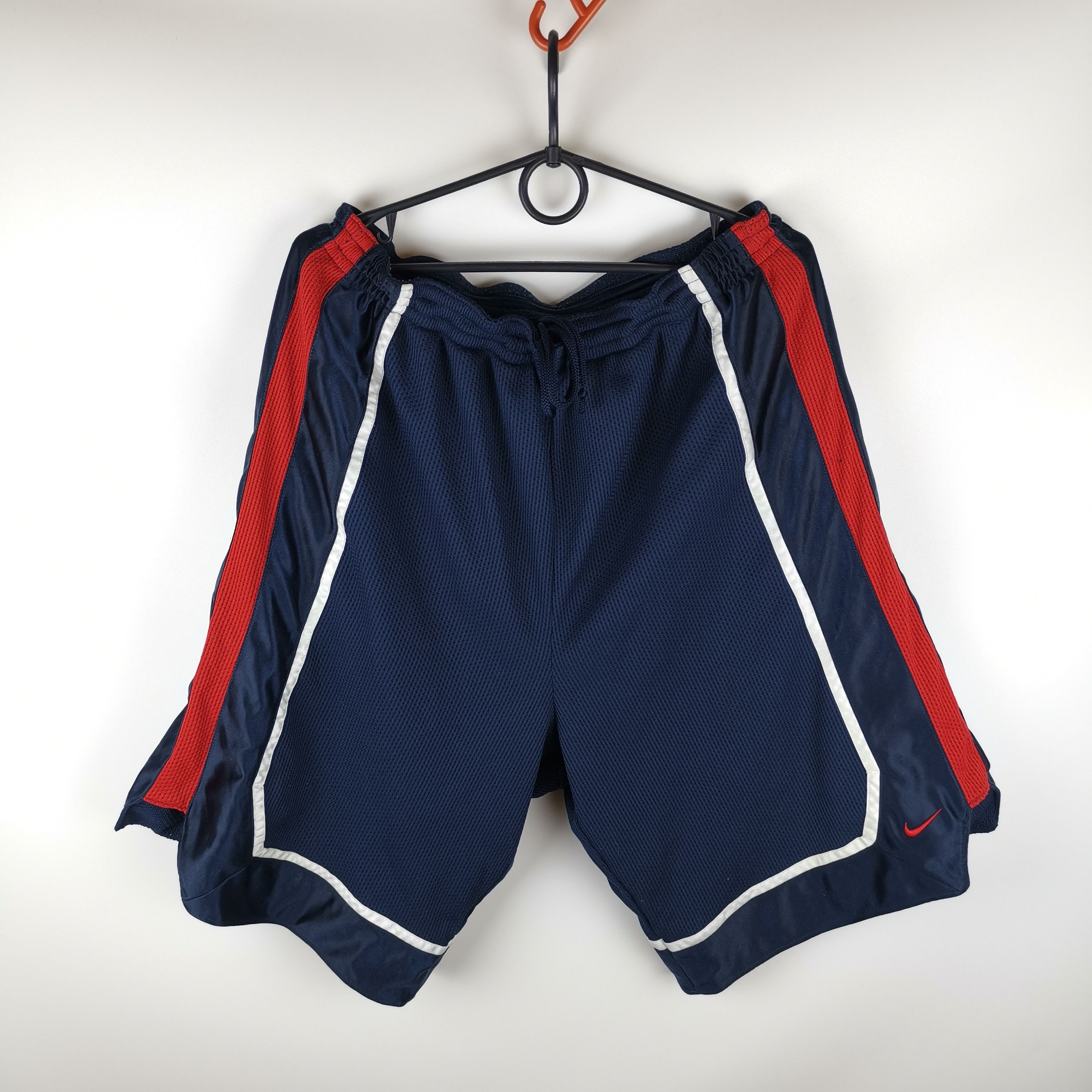 Nike Nike vintage y2k basketball short Size US 34 / EU 50 - 1 Thumbnail