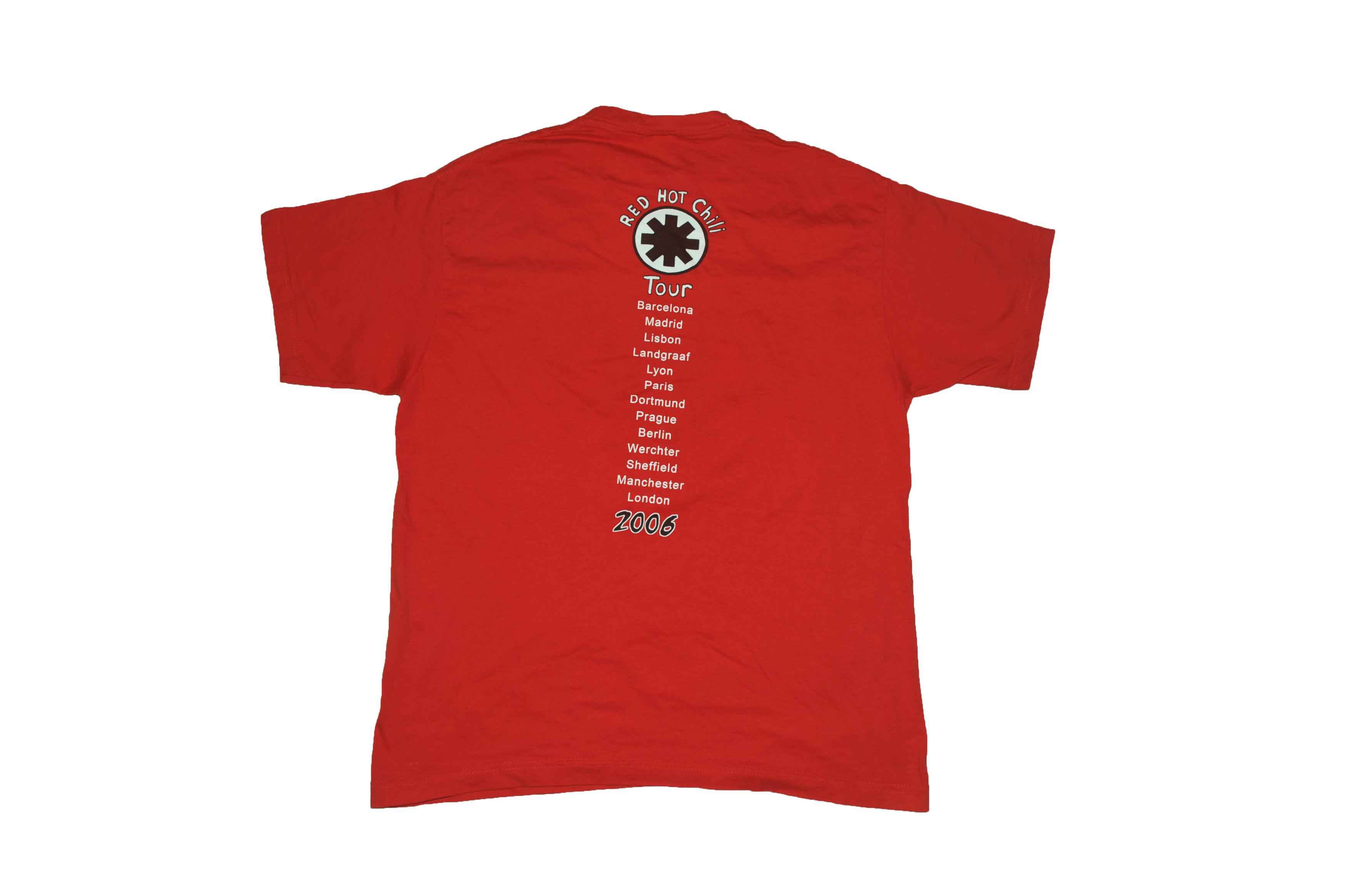 Vintage Vintage 2006 Red Hot Chill Peppers Europe Tour Shirt Size US M / EU 48-50 / 2 - 2 Thumbnail