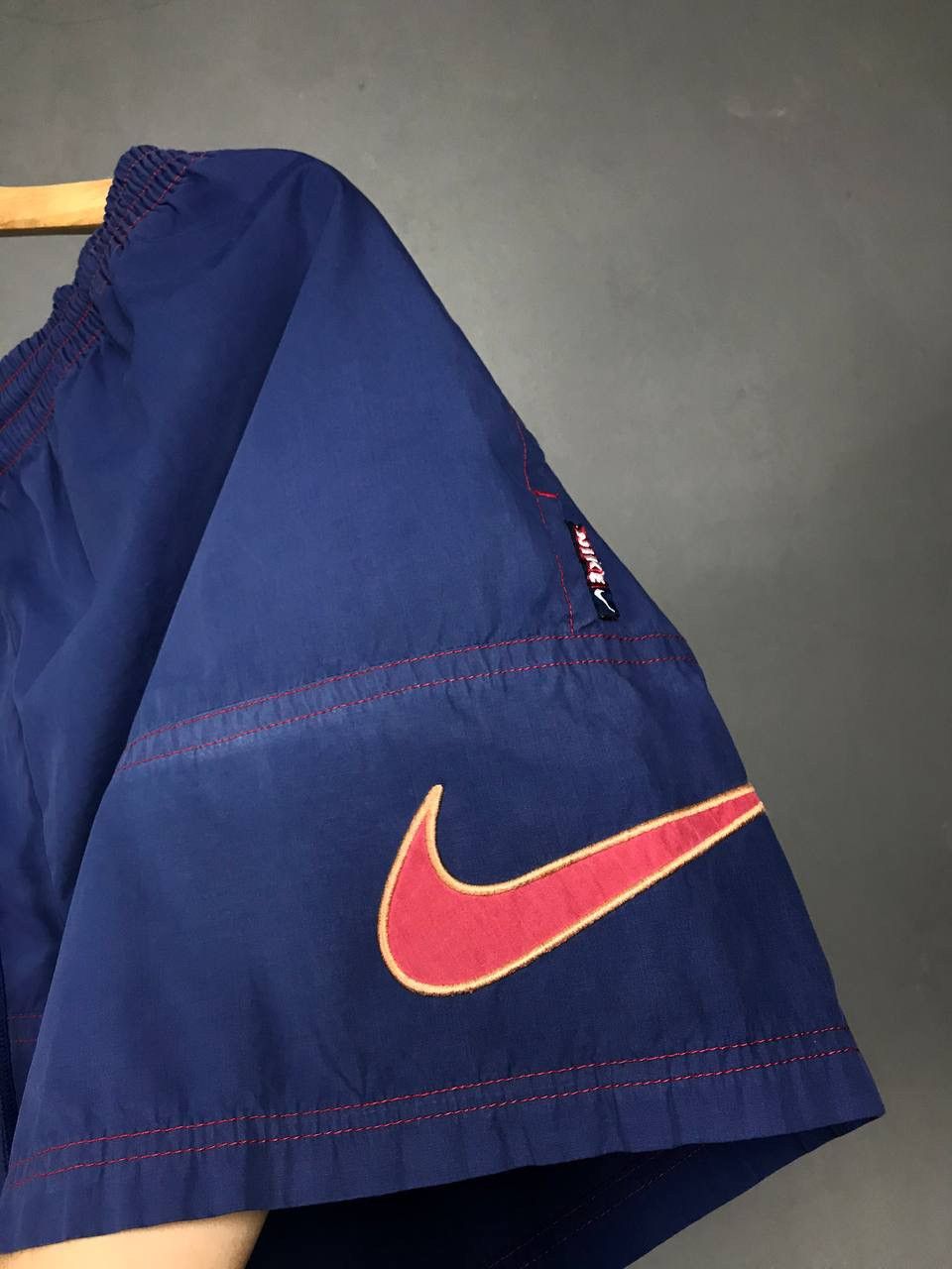 Vintage Nike big swoosh streetwear vintage shorts Size US 34 / EU 50 - 2 Thumbnail