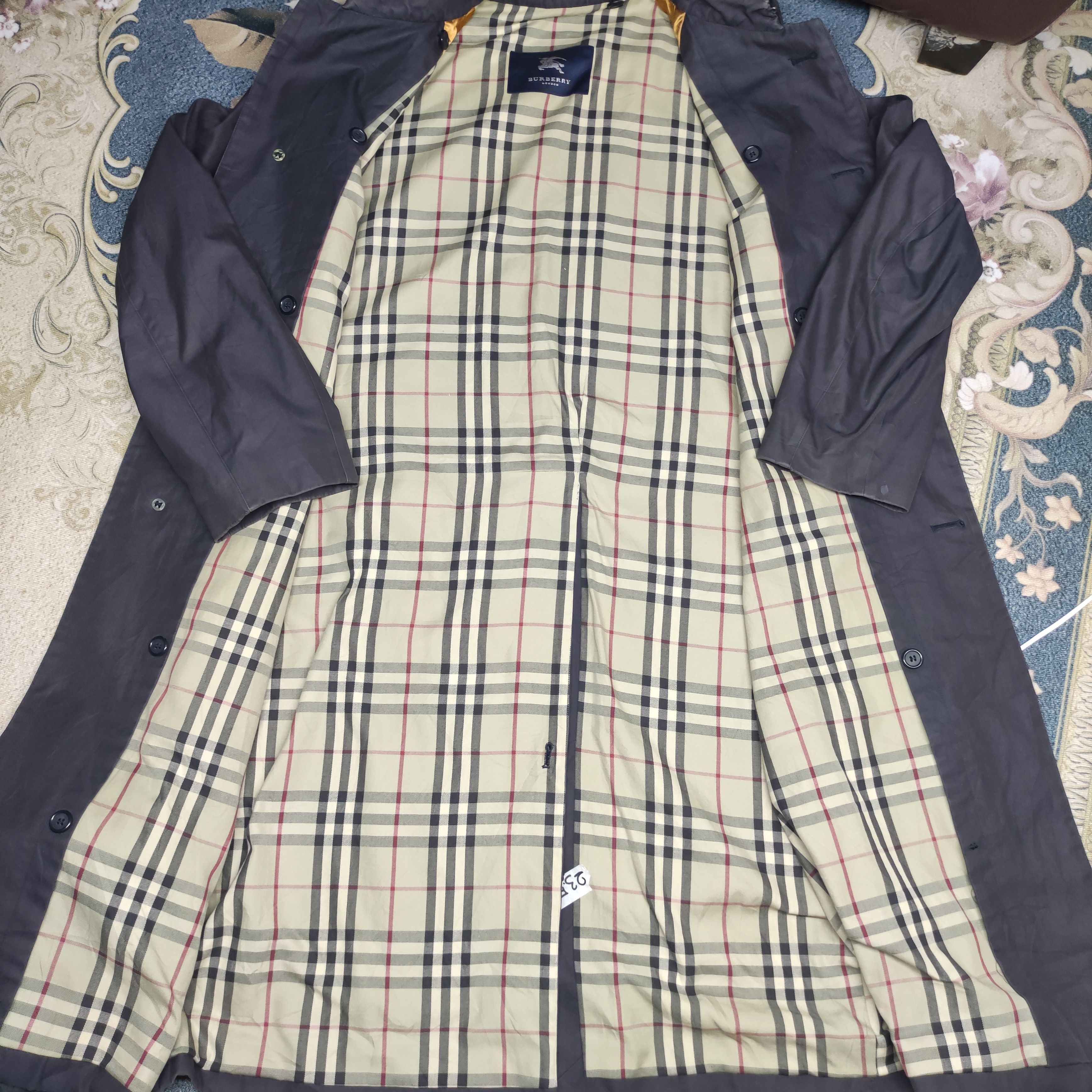 Burberry Vintage Burberry trench coat Size US L / EU 52-54 / 3 - 9 Thumbnail