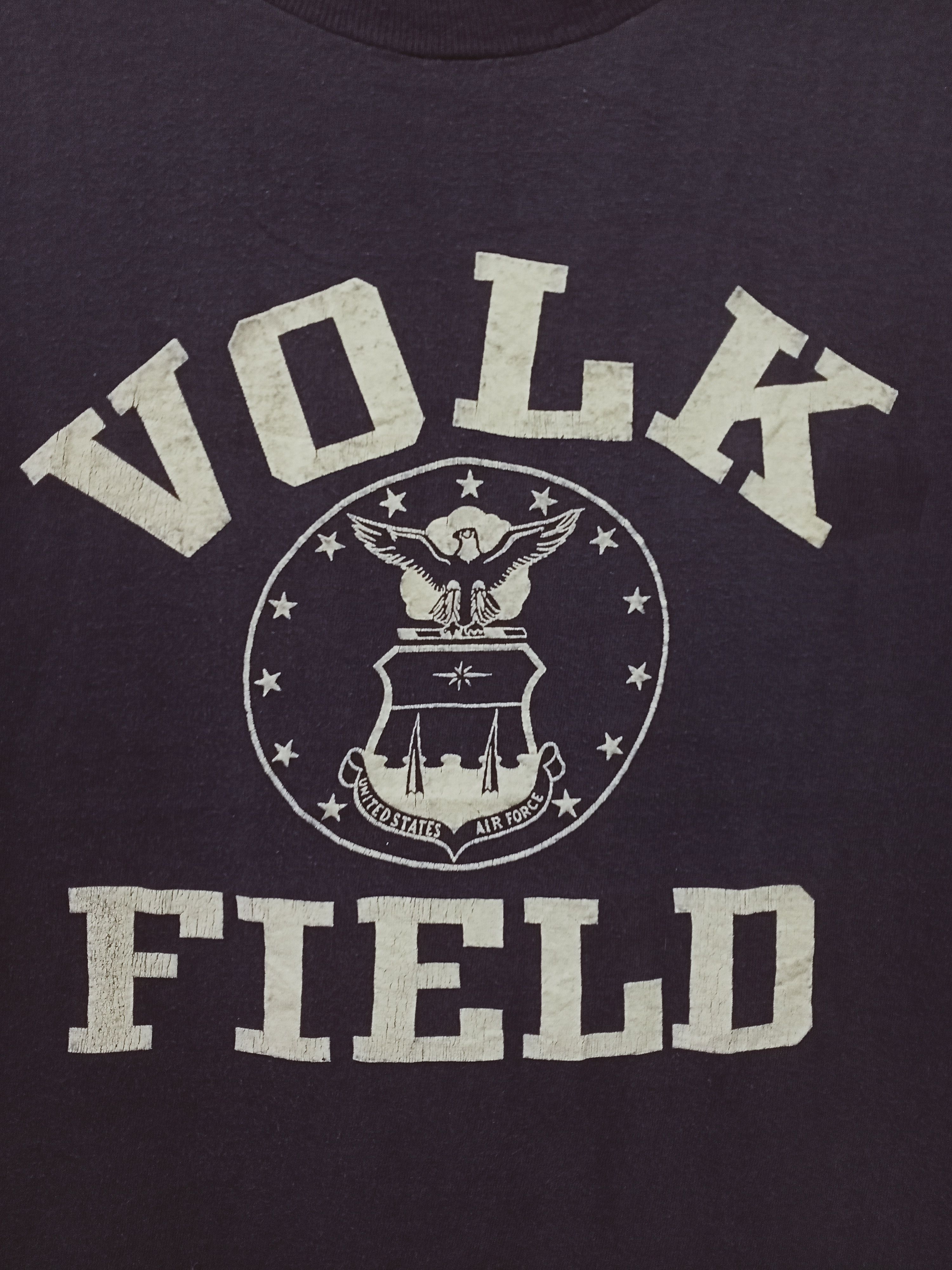 Vintage Vintage 80's Volk Field Usaf T-shirt Size US M / EU 48-50 / 2 - 2 Thumbnail