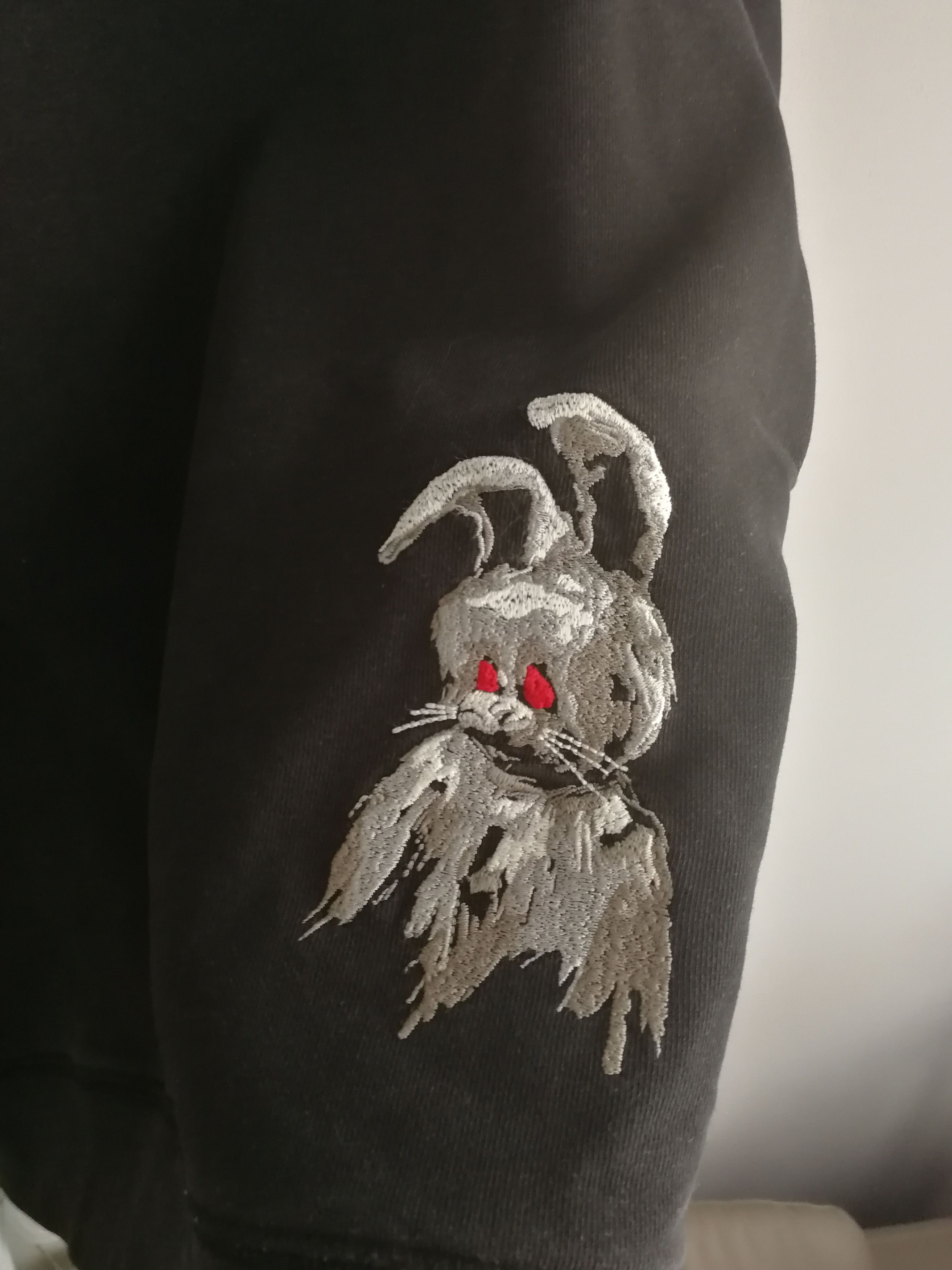 Alexander McQueen Alexander McQueen angry bunny crewneck rare (free Ship) Size US L / EU 52-54 / 3 - 2 Thumbnail