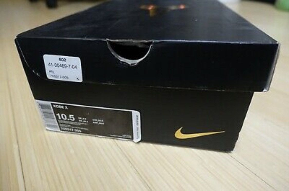 NBA Kobe 10 Blackout 2015 Size US 10.5 / EU 43-44 - 9 Thumbnail