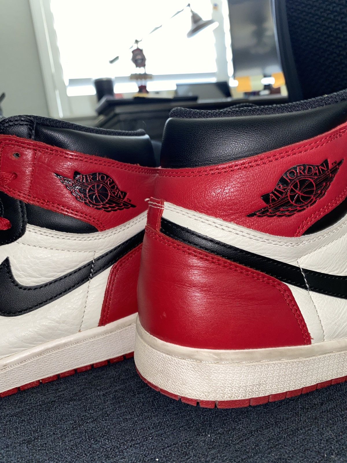 Jordan Brand Air Jordan 1 Retro High OG Bred Toe 2018 Size US 10.5 / EU 43-44 - 9 Thumbnail