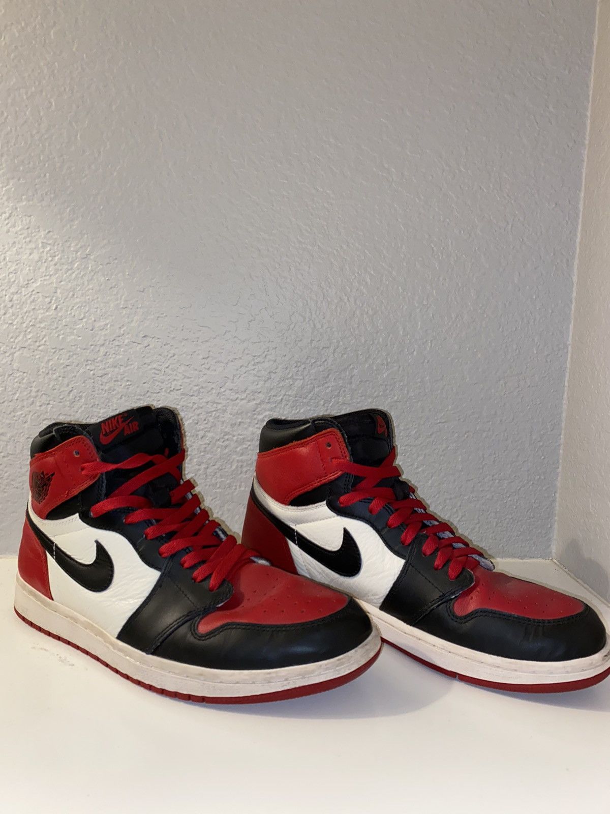Jordan Brand Air Jordan 1 Retro High OG Bred Toe 2018 Size US 10.5 / EU 43-44 - 2 Thumbnail