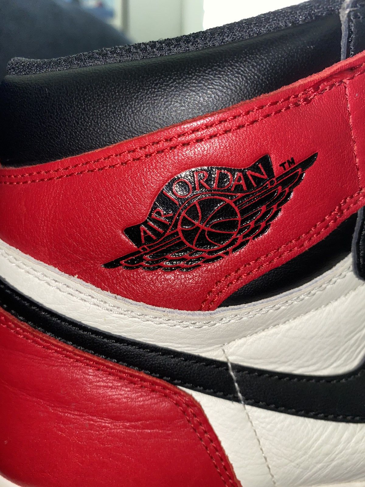 Jordan Brand Air Jordan 1 Retro High OG Bred Toe 2018 Size US 10.5 / EU 43-44 - 8 Thumbnail