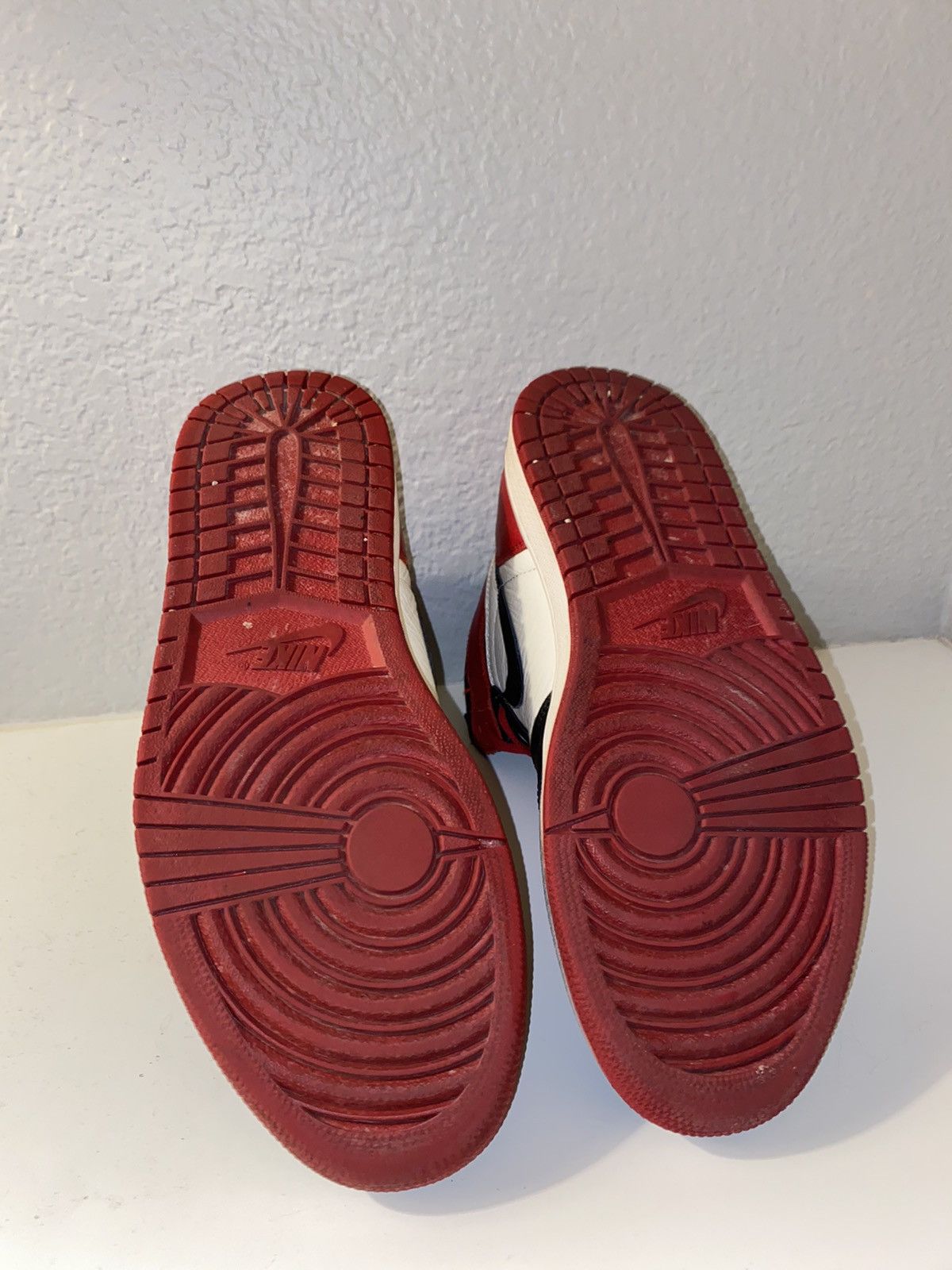 Jordan Brand Air Jordan 1 Retro High OG Bred Toe 2018 Size US 10.5 / EU 43-44 - 4 Thumbnail
