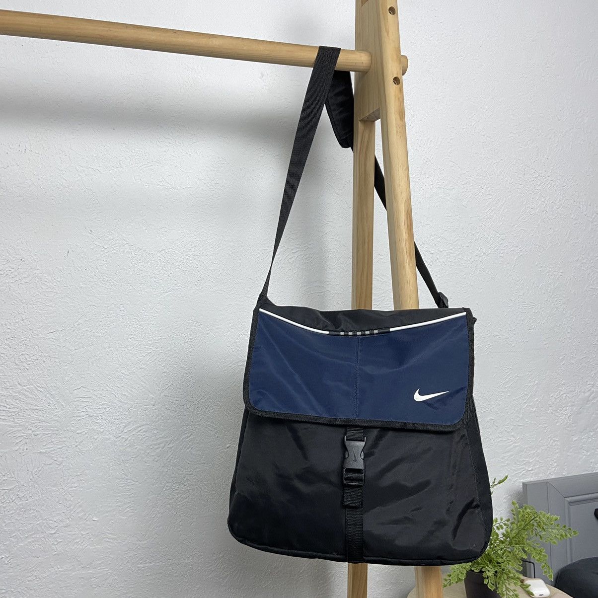 Nike 1990s NIKE ACG STYLE VERY RARE NYLON CROSSBODY BAG - № 6003 Size ONE SIZE - 1 Thumbnail