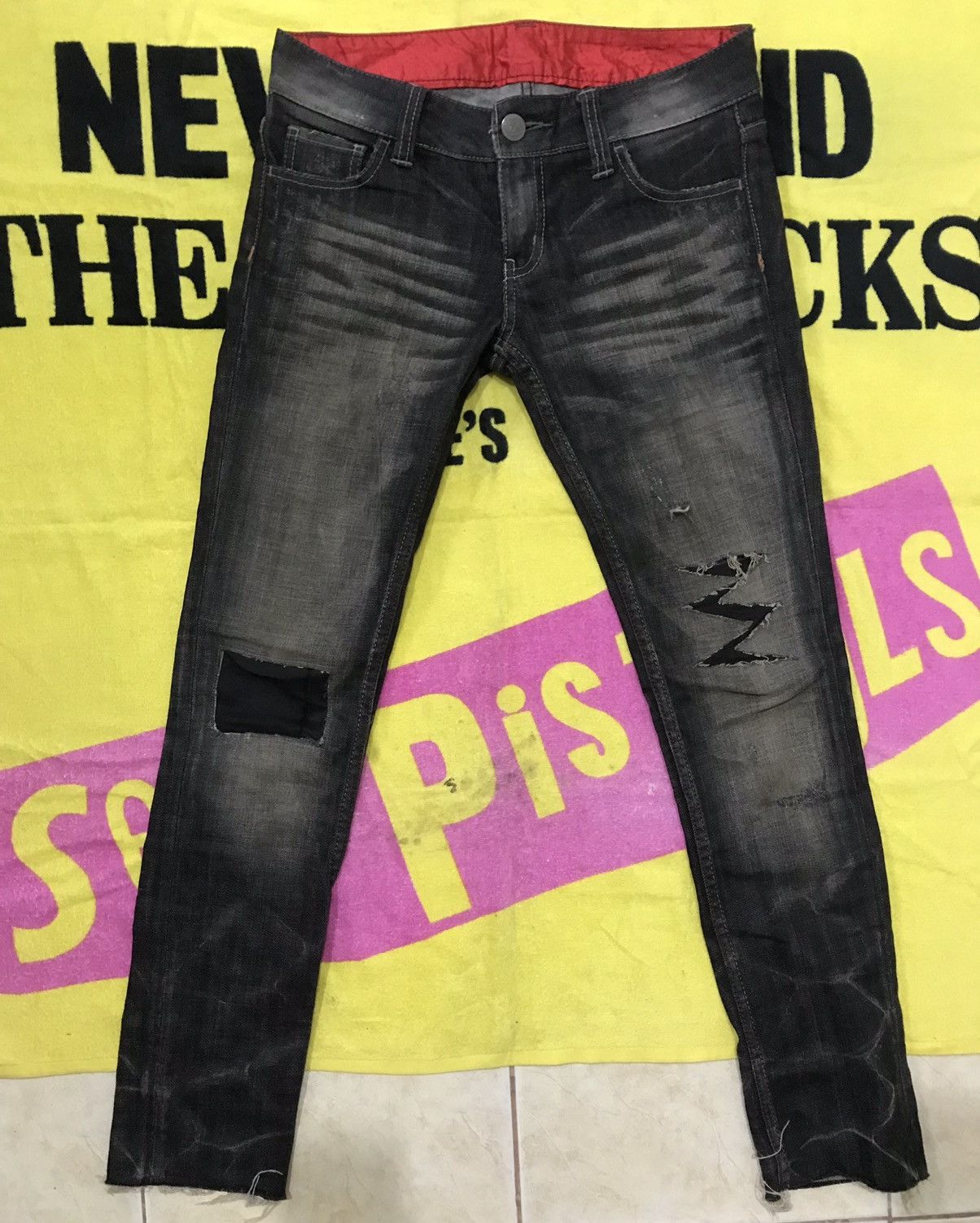 Vanquish DUFALL BY VANQUISH LOW RISE CUSTOM DESIGN RIPPED JEANS Size 30" / US 8 / IT 44 - 1 Thumbnail
