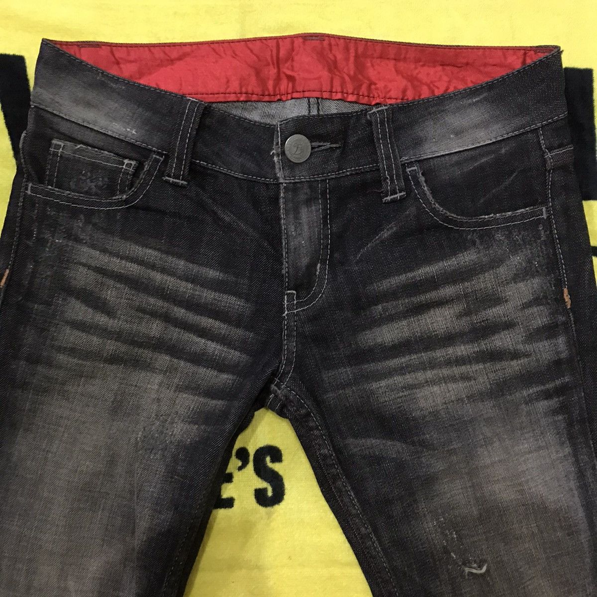 Vanquish DUFALL BY VANQUISH LOW RISE CUSTOM DESIGN RIPPED JEANS Size 30" / US 8 / IT 44 - 2 Thumbnail