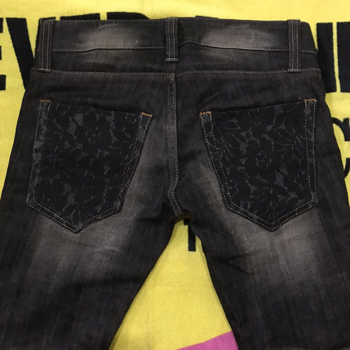 Vanquish DUFALL BY VANQUISH LOW RISE CUSTOM DESIGN RIPPED JEANS Size 30" / US 8 / IT 44 - 8 Thumbnail