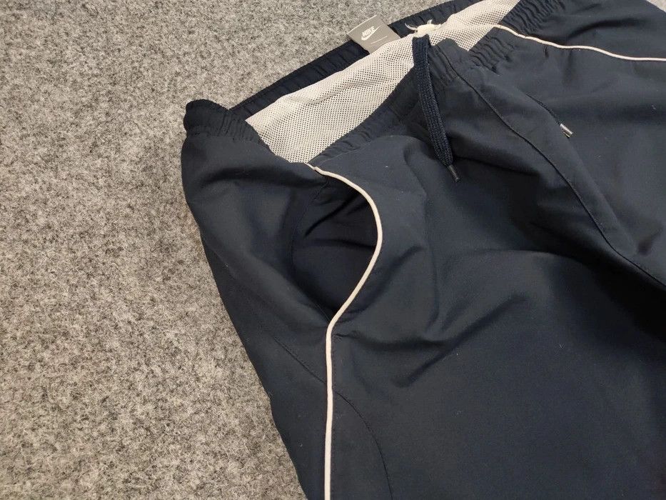 Nike Vintage Nike Shorts Blue Logo swoosh casual Y2K Streetwear Size US 34 / EU 50 - 7 Thumbnail