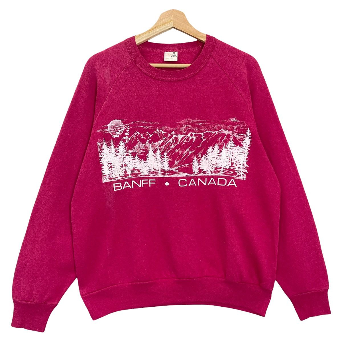 Vintage Vintage 80’s Banff Canada Crewneck Sweatshirt Size M Size US M / EU 48-50 / 2 - 1 Thumbnail