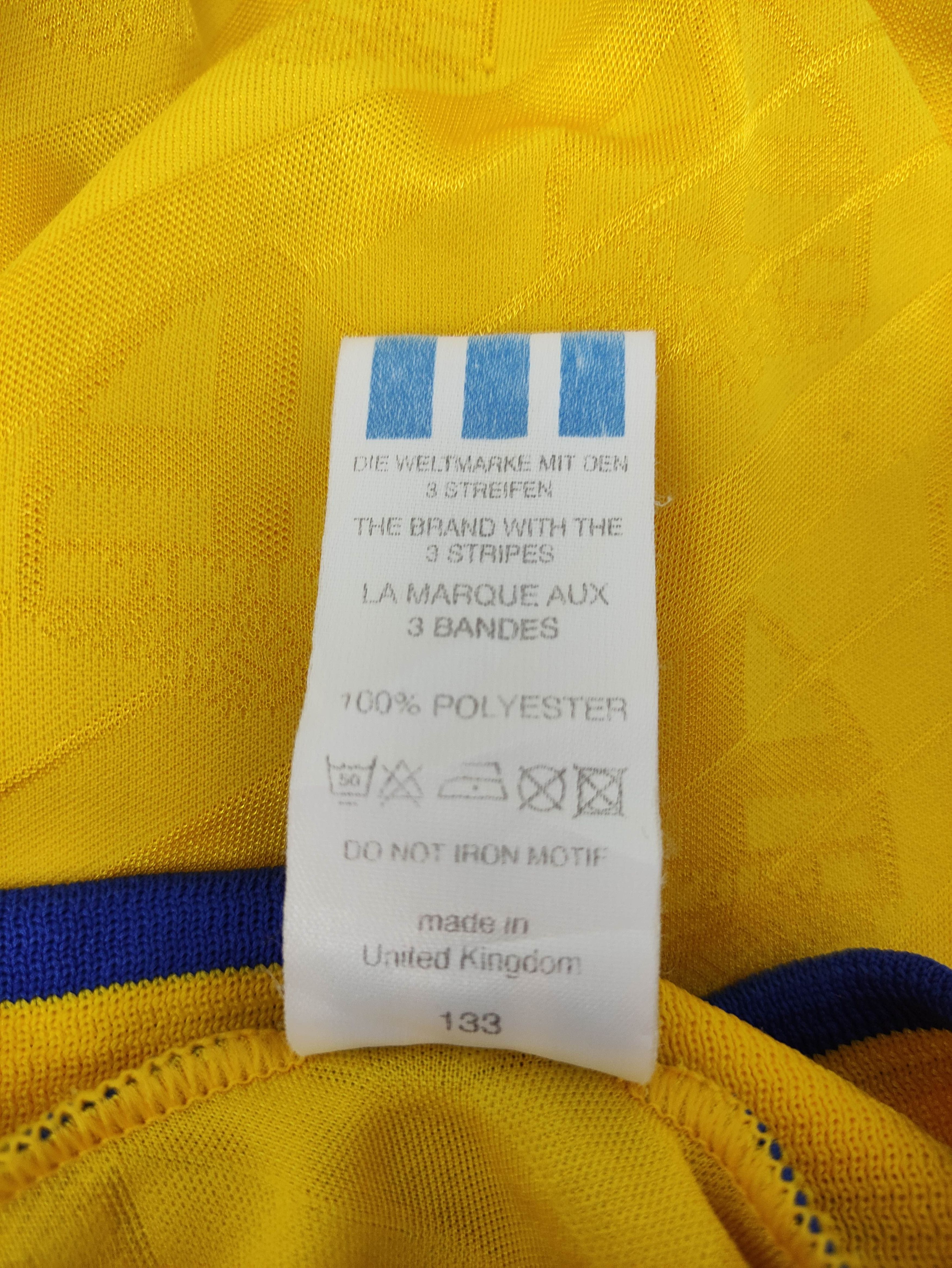 Adidas VINTAGE 1994 SWEDEN HOME JERSEY WORLD CUP FIFA HANDSIGN RARE Size US L / EU 52-54 / 3 - 10 Thumbnail