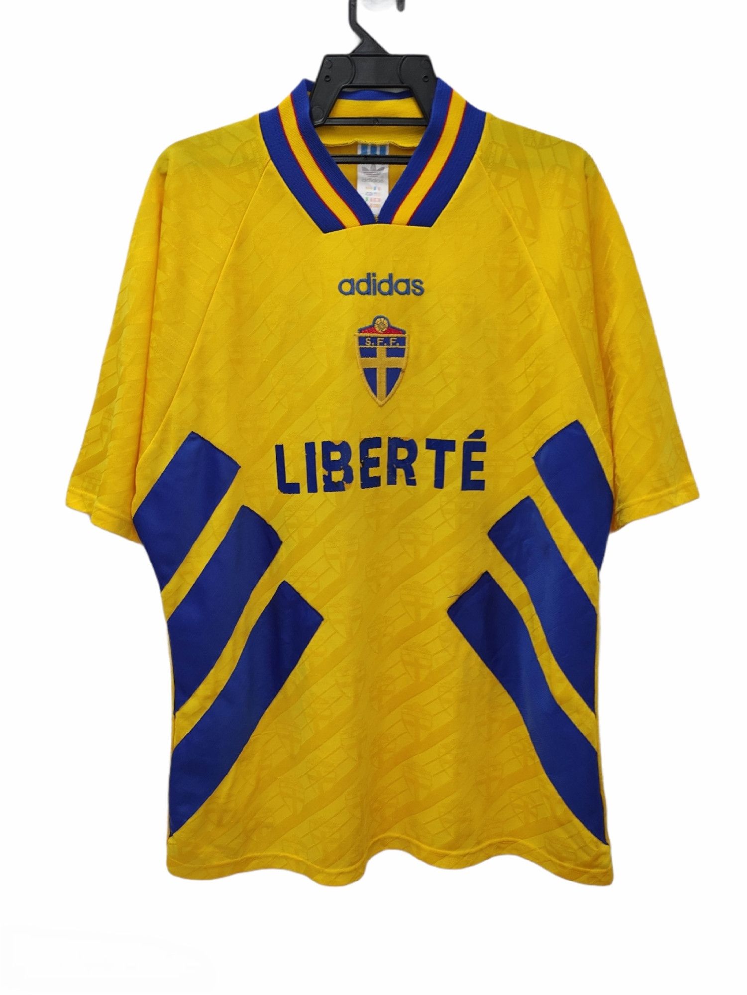 Adidas VINTAGE 1994 SWEDEN HOME JERSEY WORLD CUP FIFA HANDSIGN RARE Size US L / EU 52-54 / 3 - 1 Thumbnail