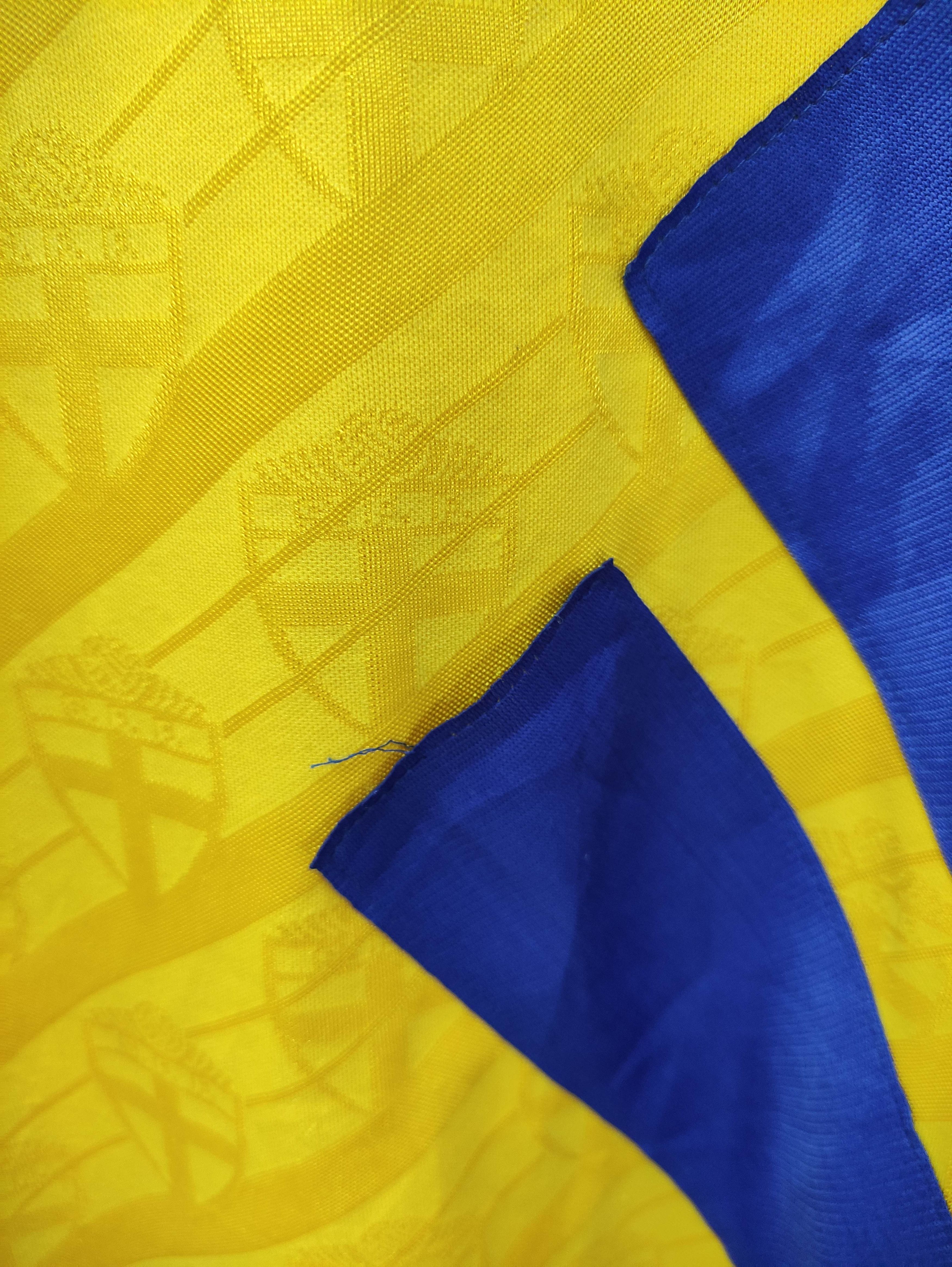 Adidas VINTAGE 1994 SWEDEN HOME JERSEY WORLD CUP FIFA HANDSIGN RARE Size US L / EU 52-54 / 3 - 6 Thumbnail