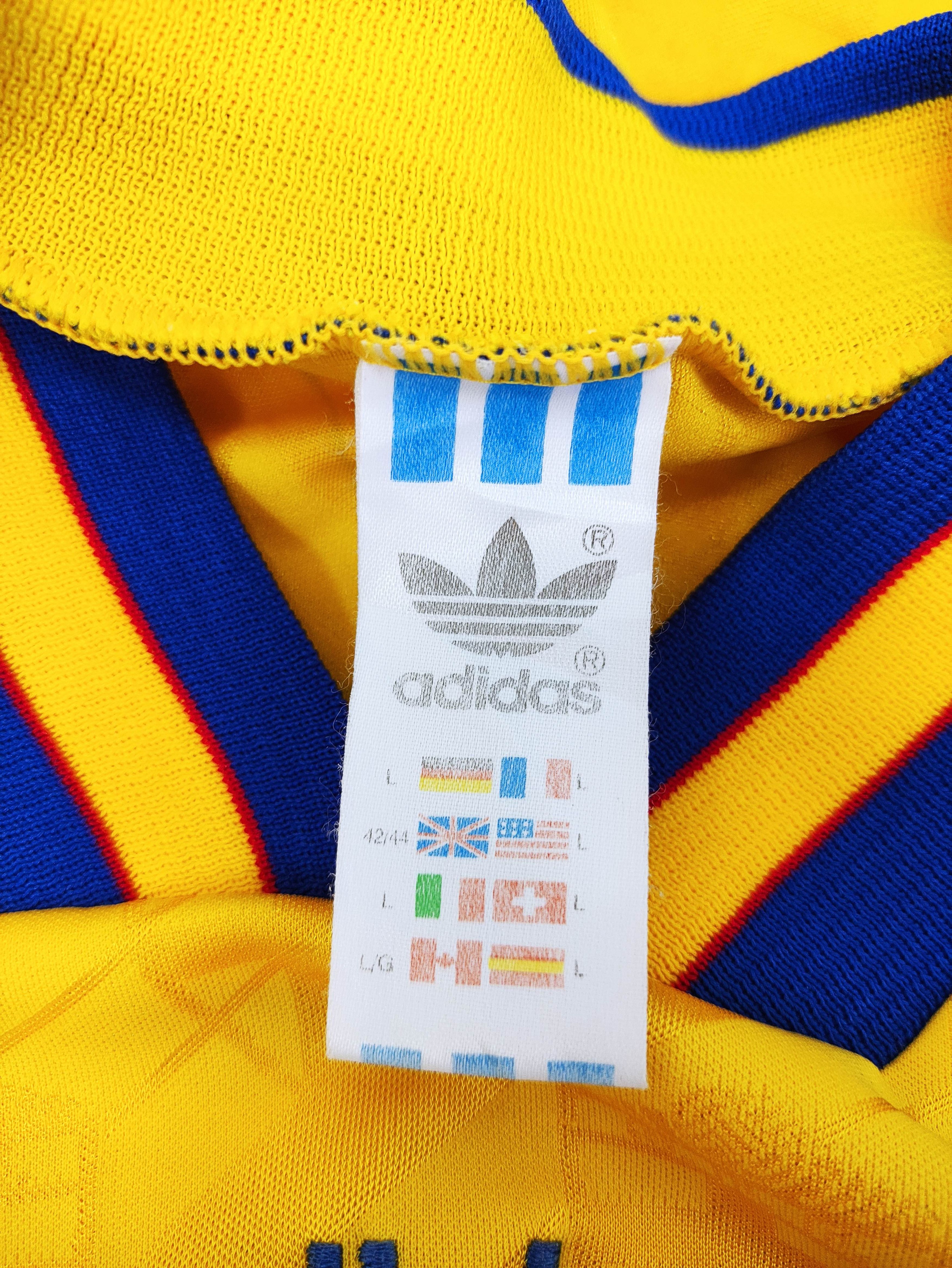 Adidas VINTAGE 1994 SWEDEN HOME JERSEY WORLD CUP FIFA HANDSIGN RARE Size US L / EU 52-54 / 3 - 9 Thumbnail